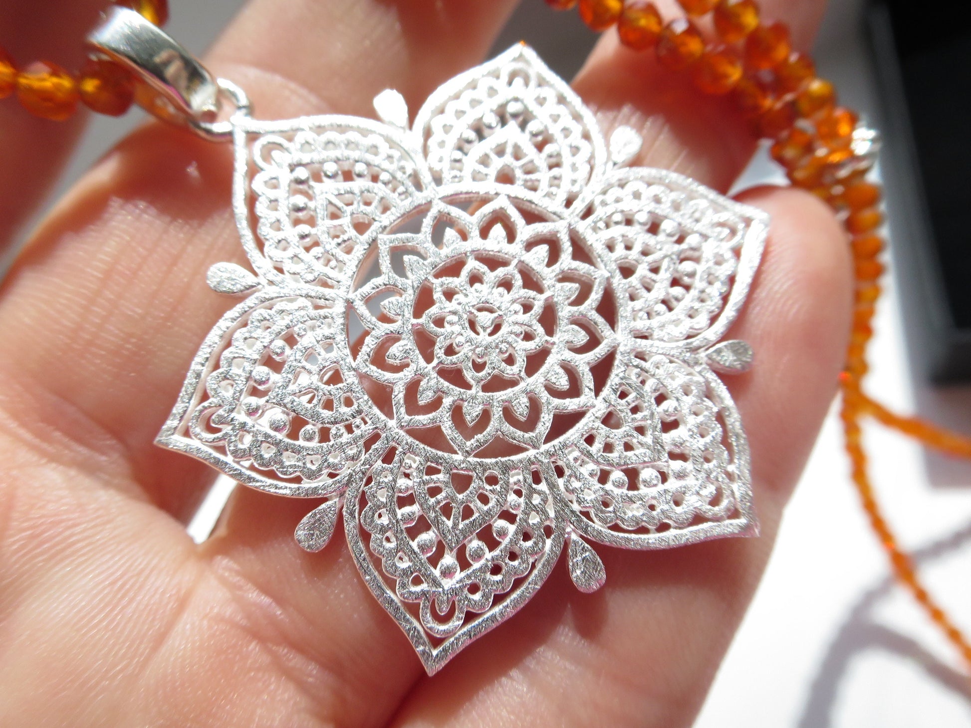 Silber Mandala Collier Orange Karneol Kette leuchtend facettierter Karneol 925 Sterling Silber Mandala Anhänger Blume