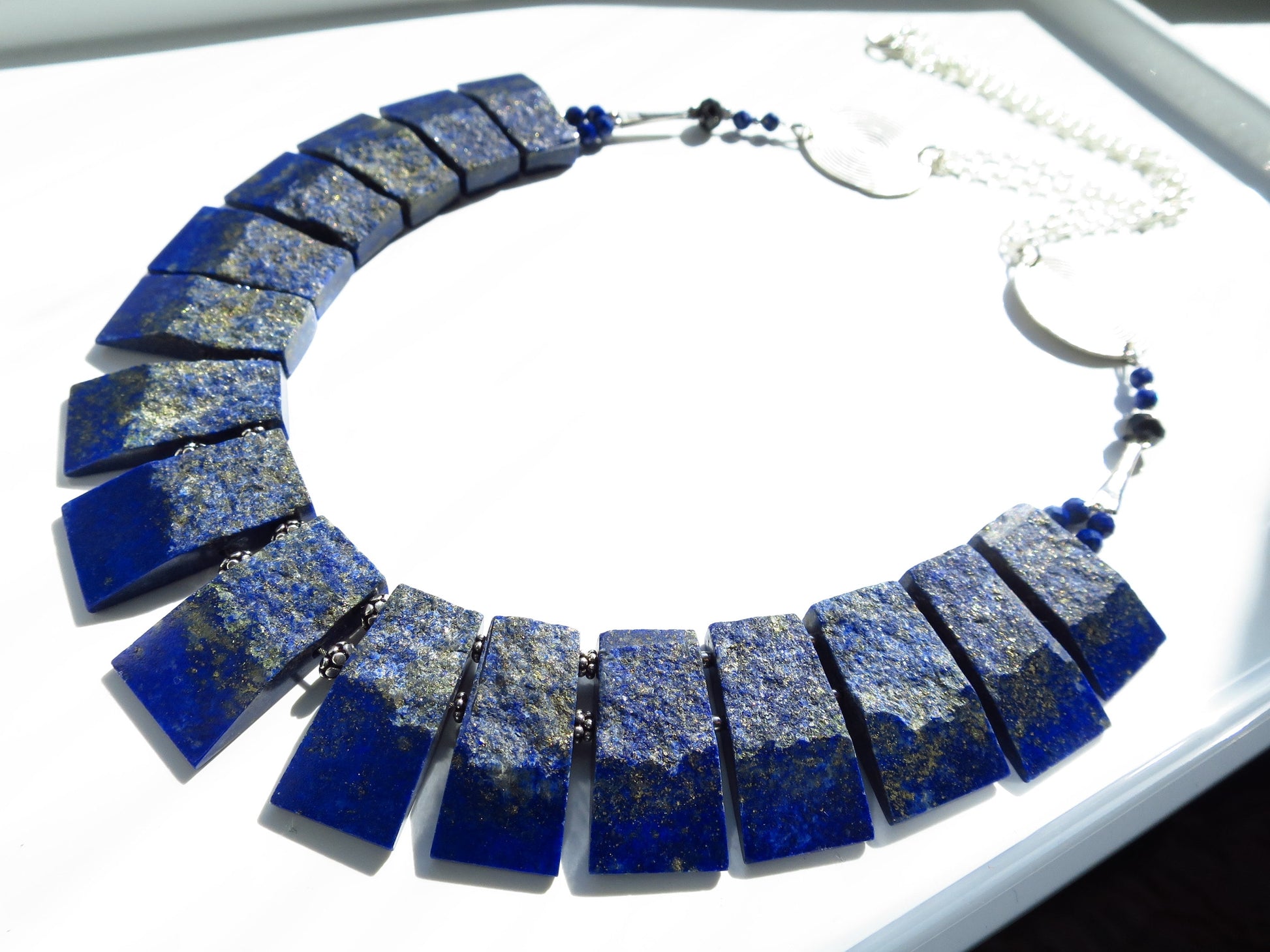 Kleopatra Lapis Lazuli Kette blau Natur Pyrite Natur Steine Natürlicher unbehandelter Lapislazuli Sterling Silber beide Seiten tragbar