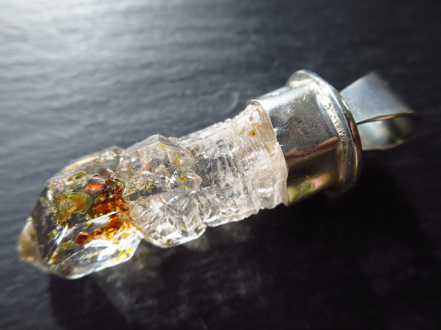 Firefly" Petroleum Skelett Quarz Punkt aus Madirobe, Madagaskar Quarz Kristall Spitze Crystal Point Kristall Anhänger 925er Sterling Silber