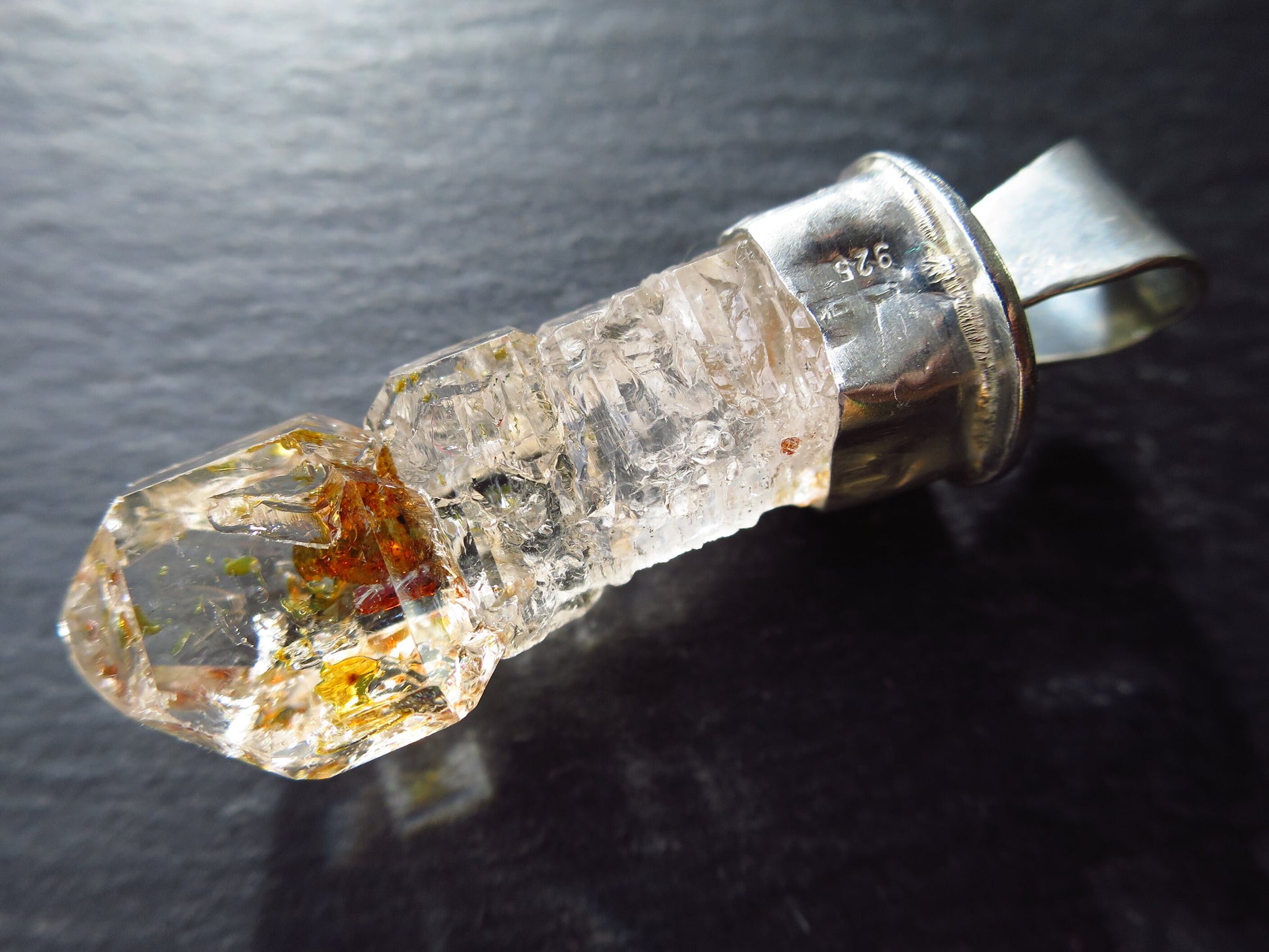 Firefly" Petroleum Skelett Quarz Punkt aus Madirobe, Madagaskar Quarz Kristall Spitze Crystal Point Kristall Anhänger 925er Sterling Silber