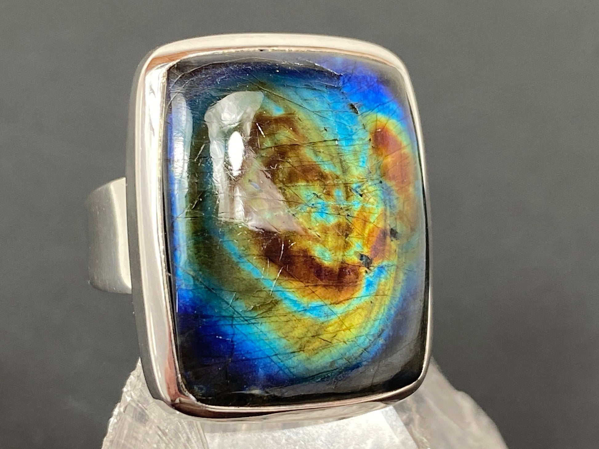 Spektrolith Ring Sterling Silber Labradorit aus Finnland / Geschenk Edelstein Cabochon Ring / massivem Silber Ring