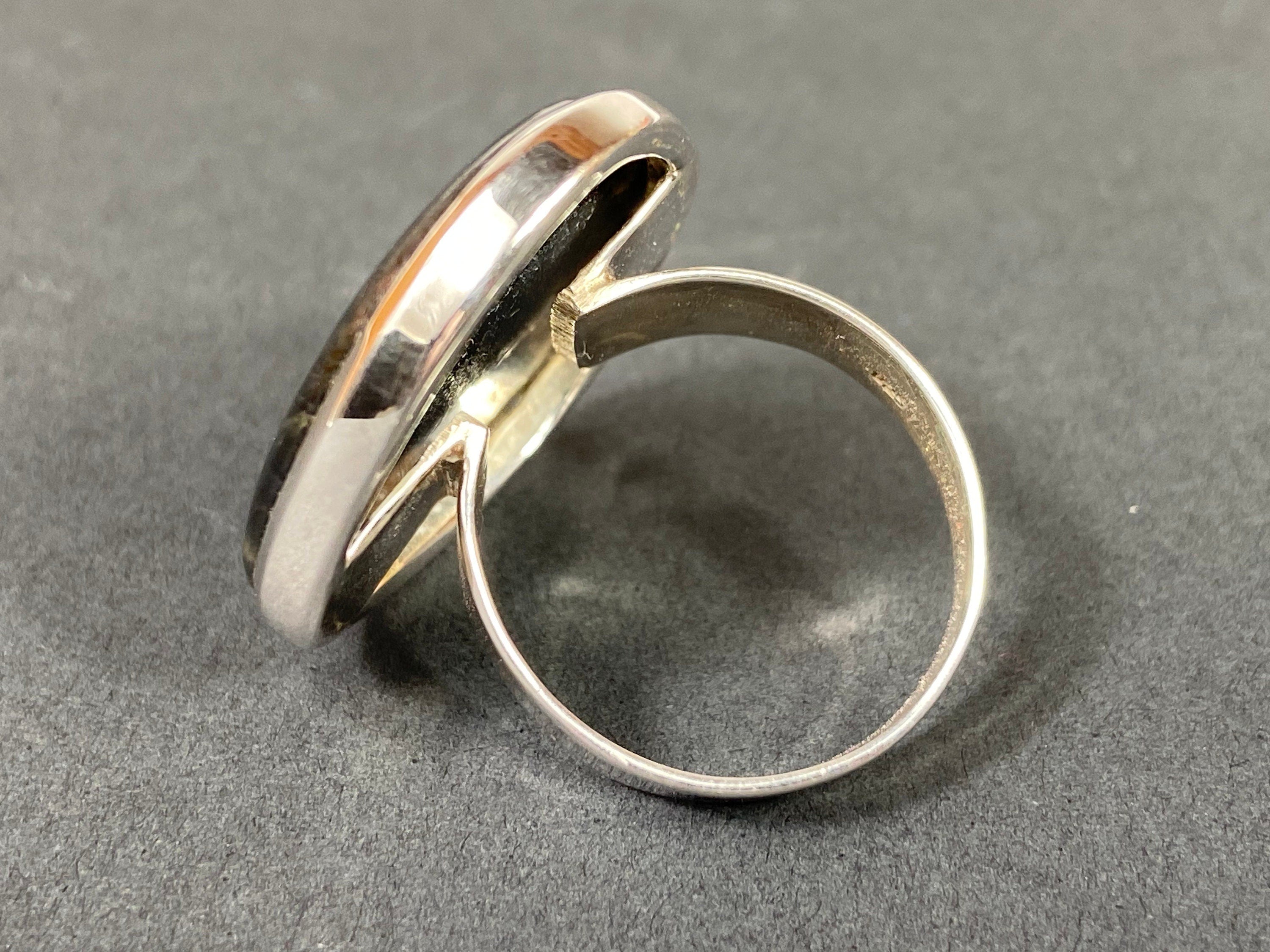 Farbenfroher Spektrolith Ring in Sterling Silber