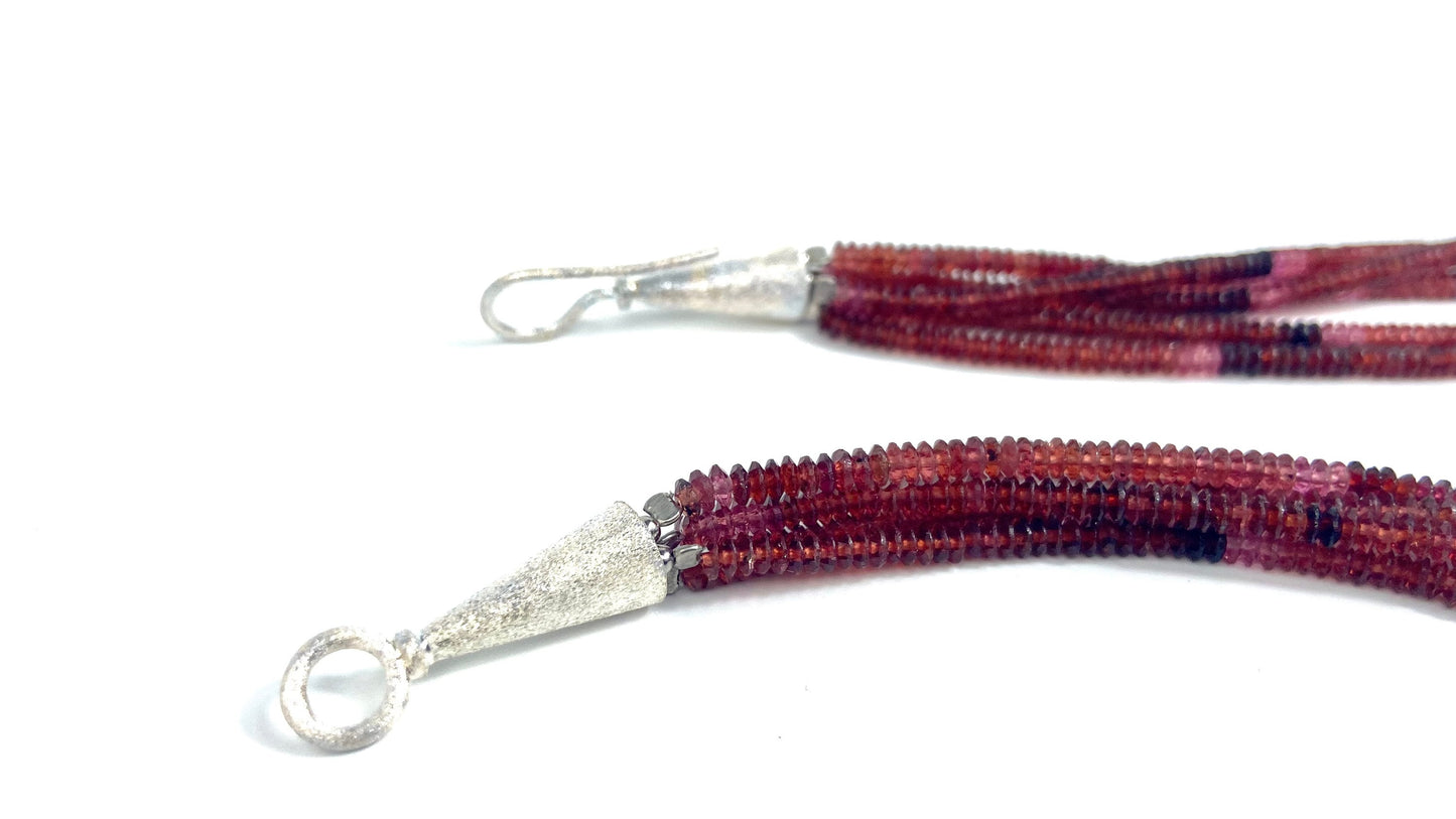 Granat-Halskette mit 5 Reihen rote Edelstein-Halskette, Sterling-Silber-Verschluss, facettiert verschiedenen Farbtönen