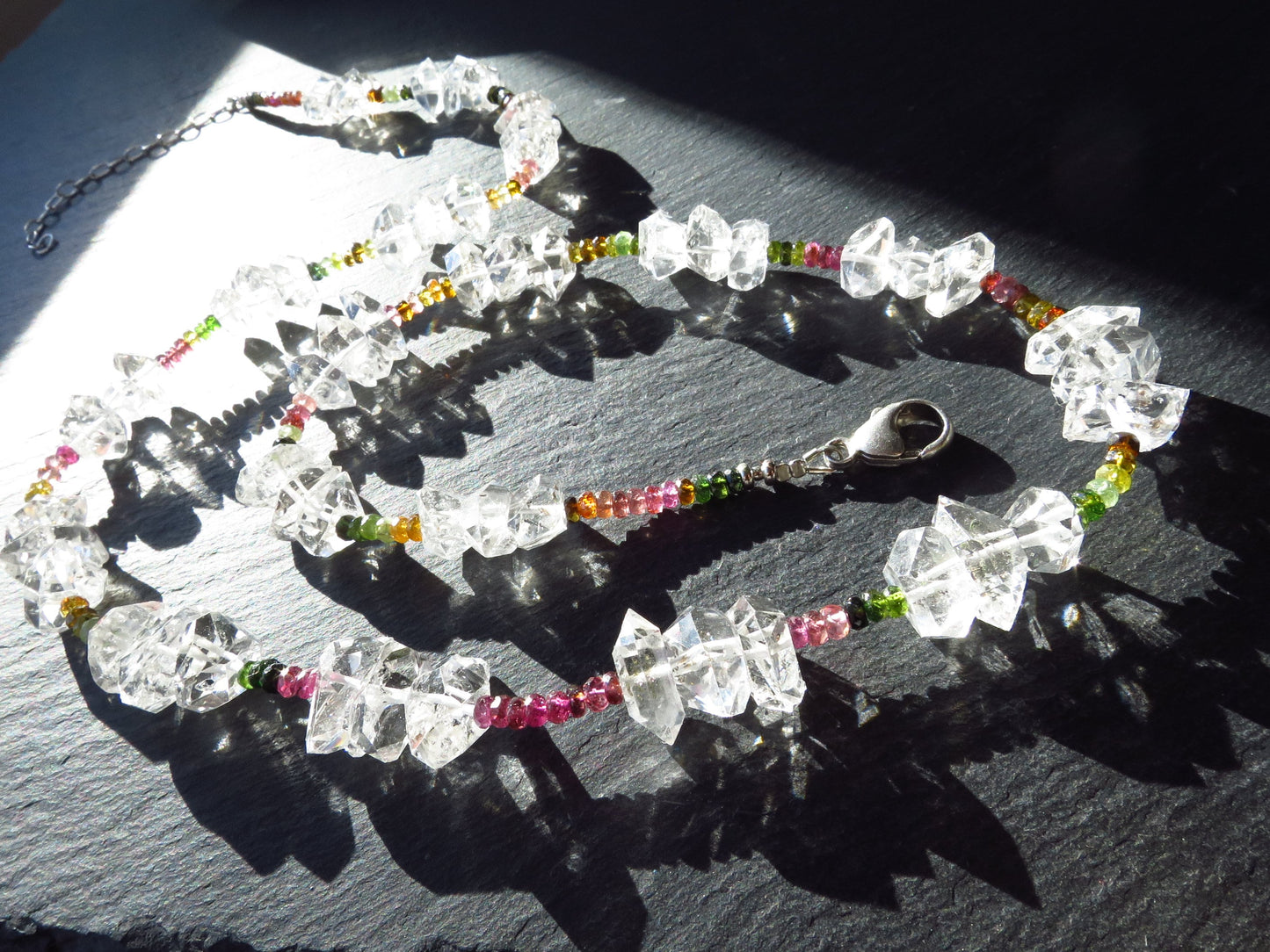 Sehr lange und große kristallklare Herkimer-Diamant-Halskette Turmalin bunte Edelstein Collier Unikat Sterling Silber rhodiniert