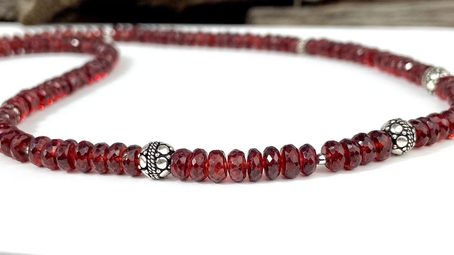 Fantastische Mosambik-Granat-Halskette, rotes Edelstein-Collier aus 925er Sterlingsilber, facettierte Perlen, natürliche Edelsteine