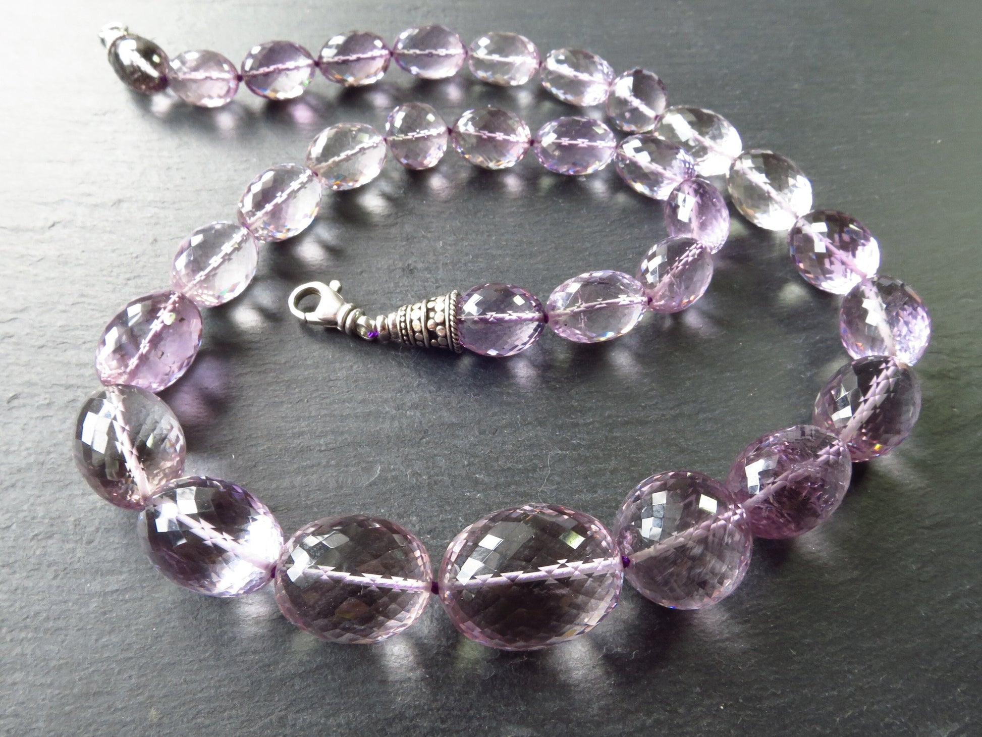 AAA Amethyst Kette micro cut facettiert 693 Karat höchste Qualität Collier Sterling Silber Verschluss rhodniert geknüpft Seide Natur Stein