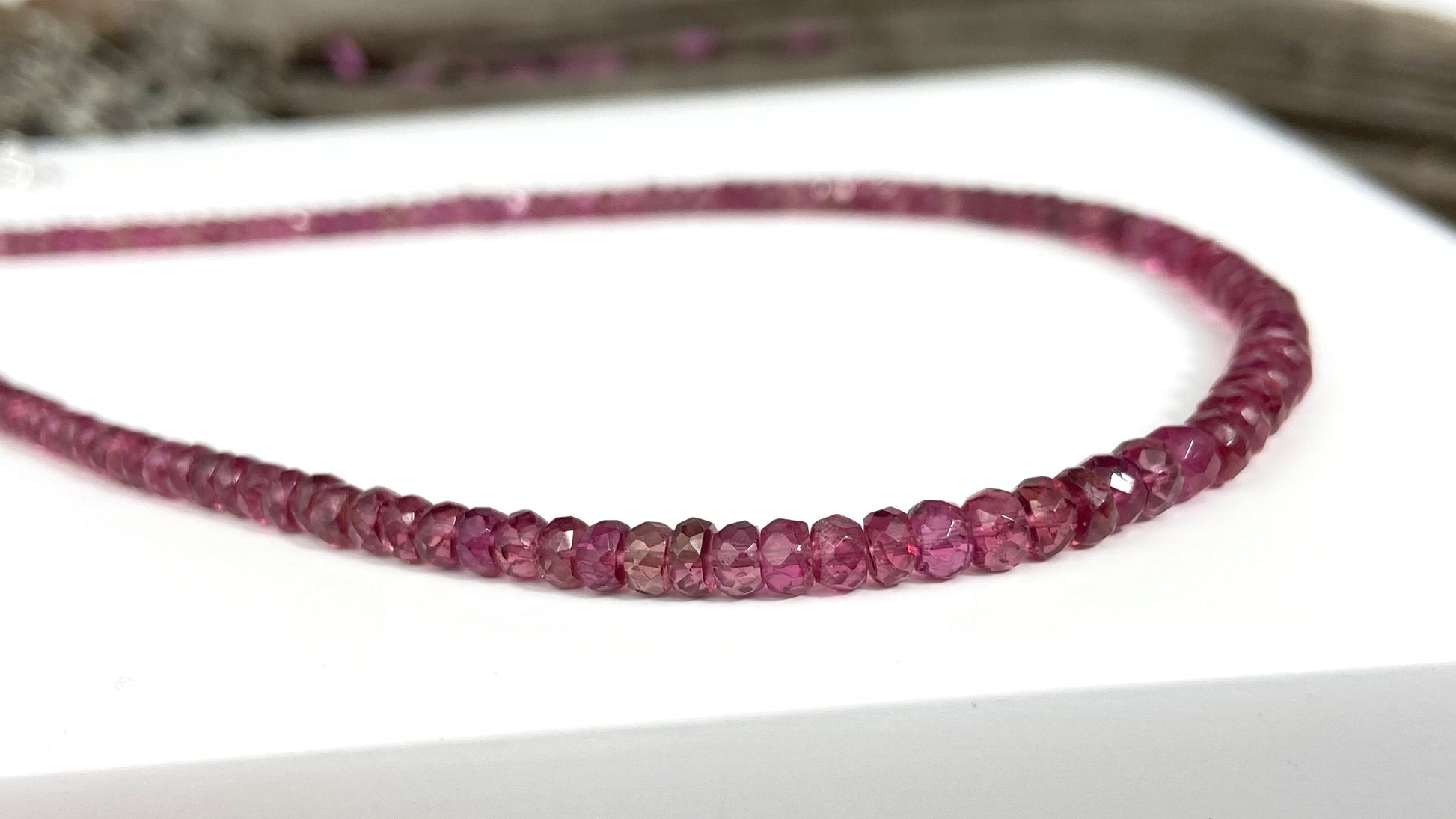 Pink Turmalin Halskette Edelstein natürlicher Turmalin / Edelstein Collier Geschenk Geburtstag lebendige rosa Edelstein Halskette