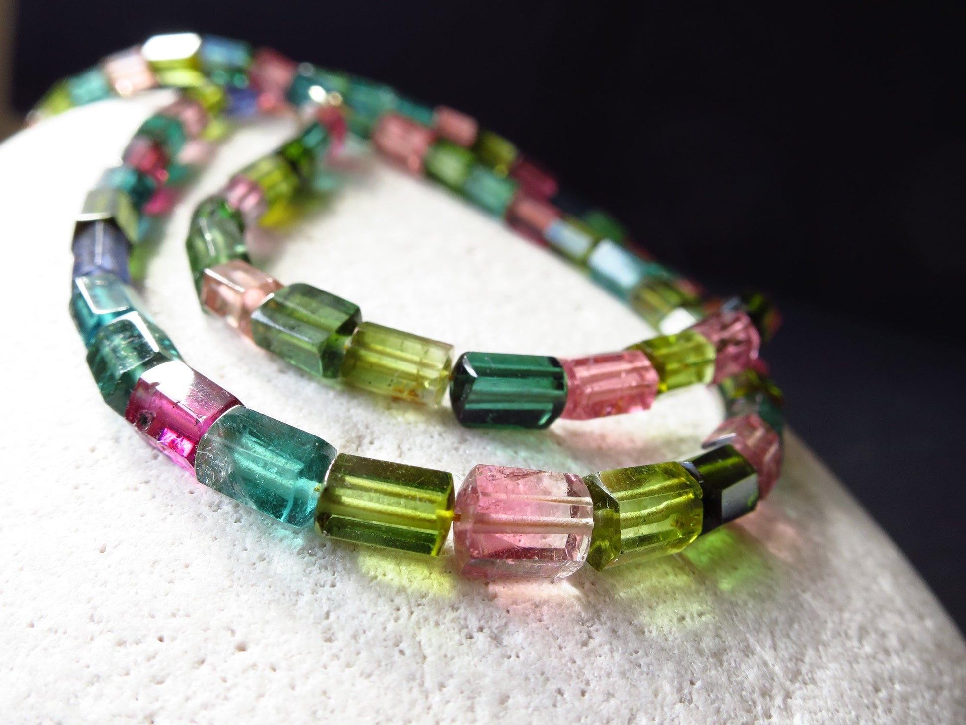 Multicolor Turmalin Halskette blau, grün, rosa klare natürliche Edelstein Verschluss 14Karat Gold Natur unbehandelt bunt