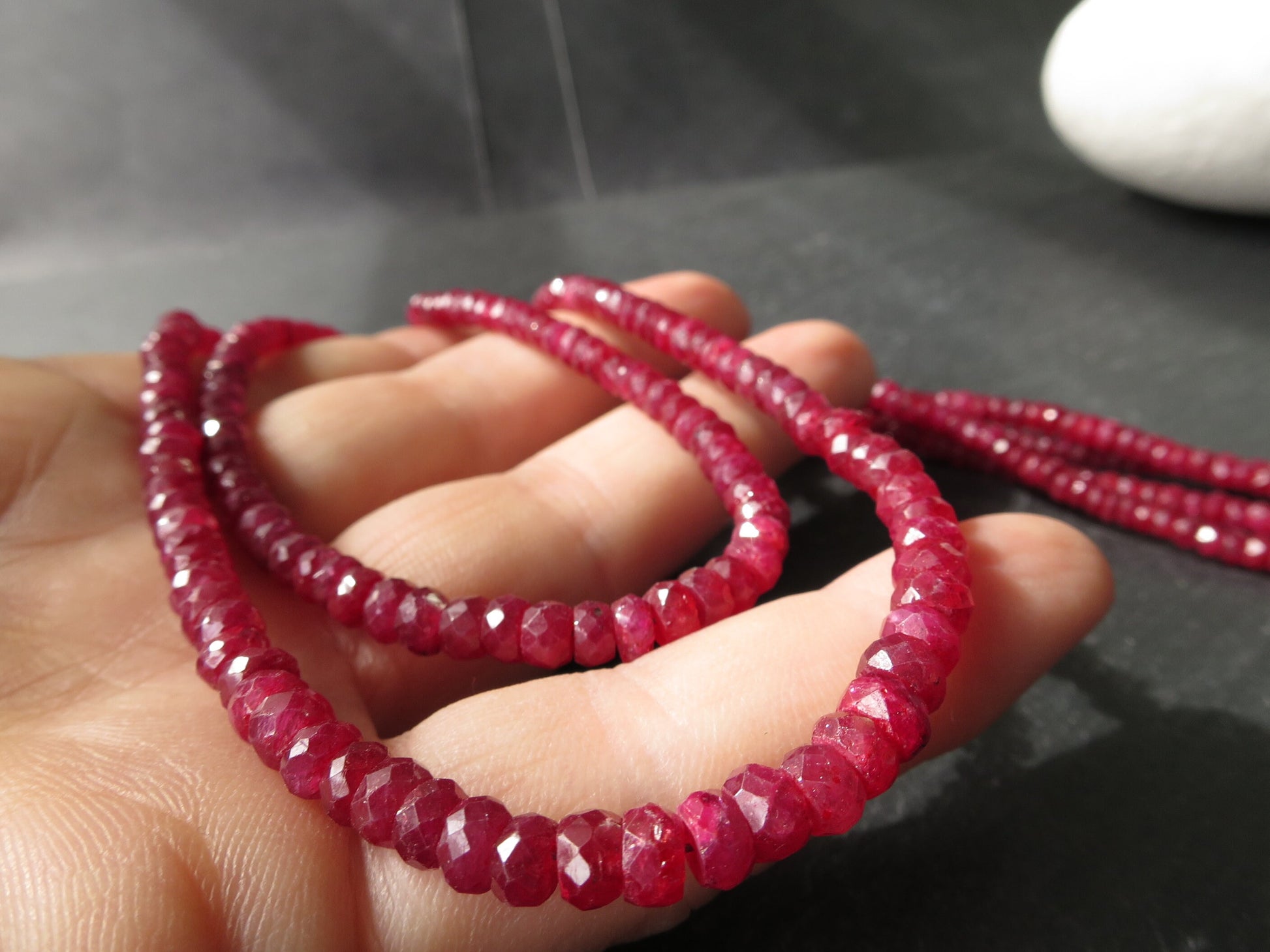 Echte 2 Reihige natürliche facettierte rote Rubin Kette Collier unbehandelter Edelstein Sterling Silber Verschluss rhodiniert Naturfarbe