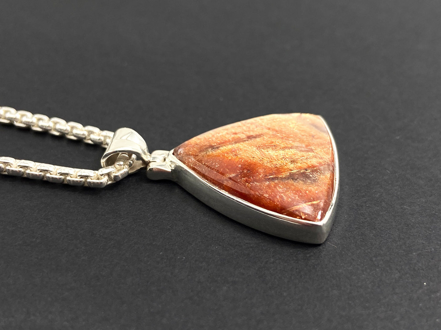 Strahlender Sonnenstein Anhänger orange Afrikanischer Sonnenstein Tansania gefasst 925 Sterling Silber Natur Edelstein Tropfen Cabochon