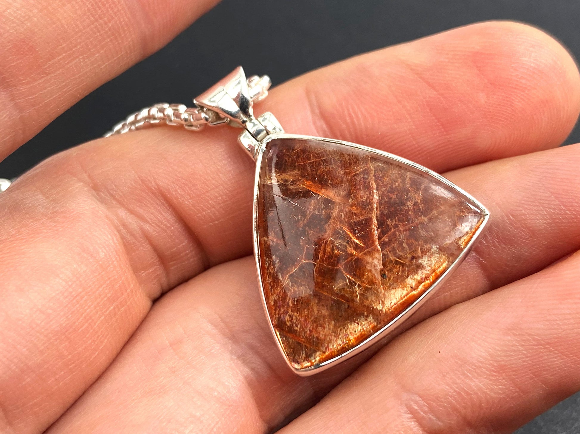 Strahlender Sonnenstein Anhänger orange Afrikanischer Sonnenstein Tansania gefasst 925 Sterling Silber Natur Edelstein Tropfen Cabochon