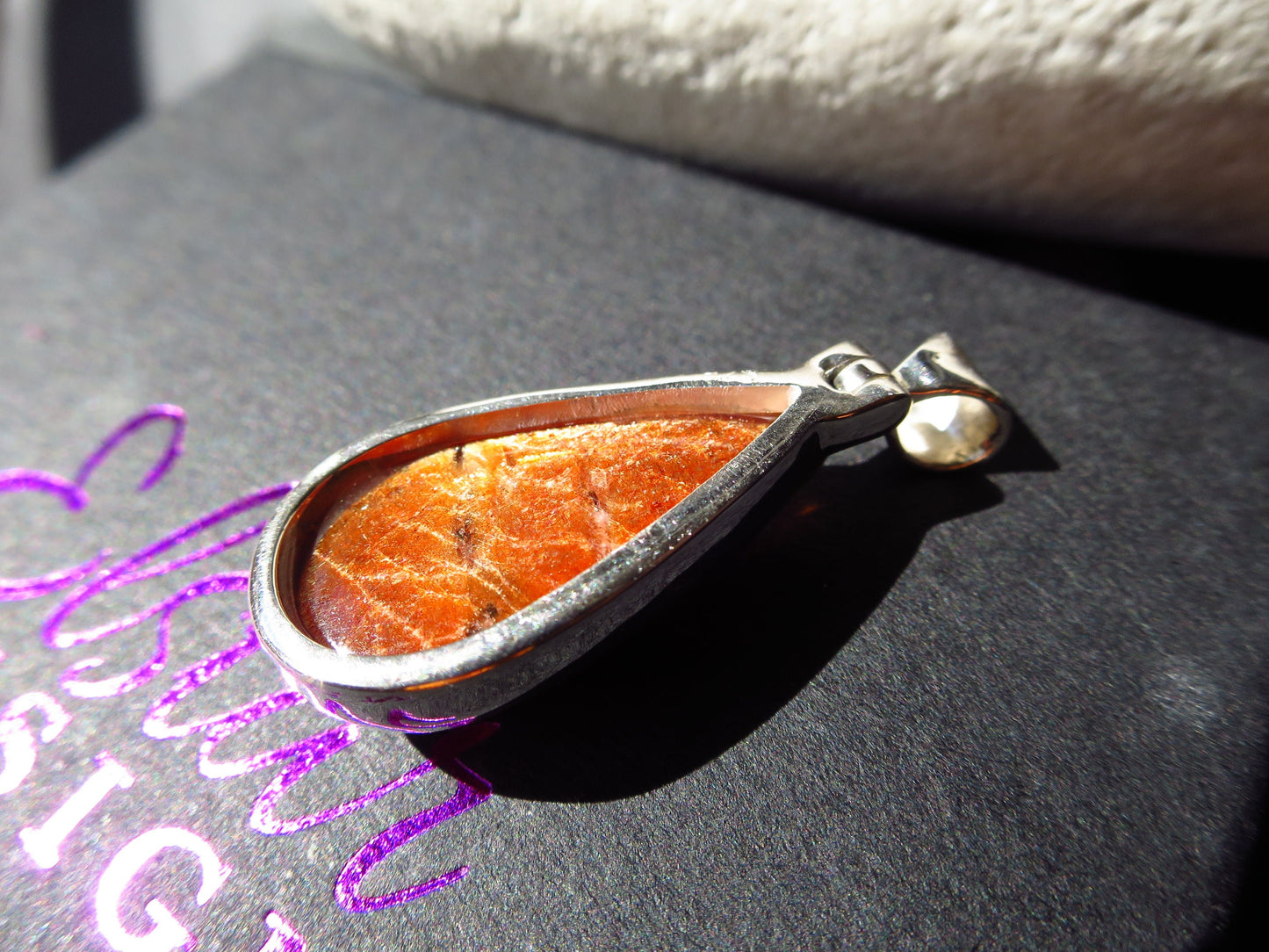 Strahlender Sonnenstein Anhänger orange Afrikanischer Sonnenstein Tansania gefasst 925 Sterling Silber Natur Edelstein Tropfen Cabochon