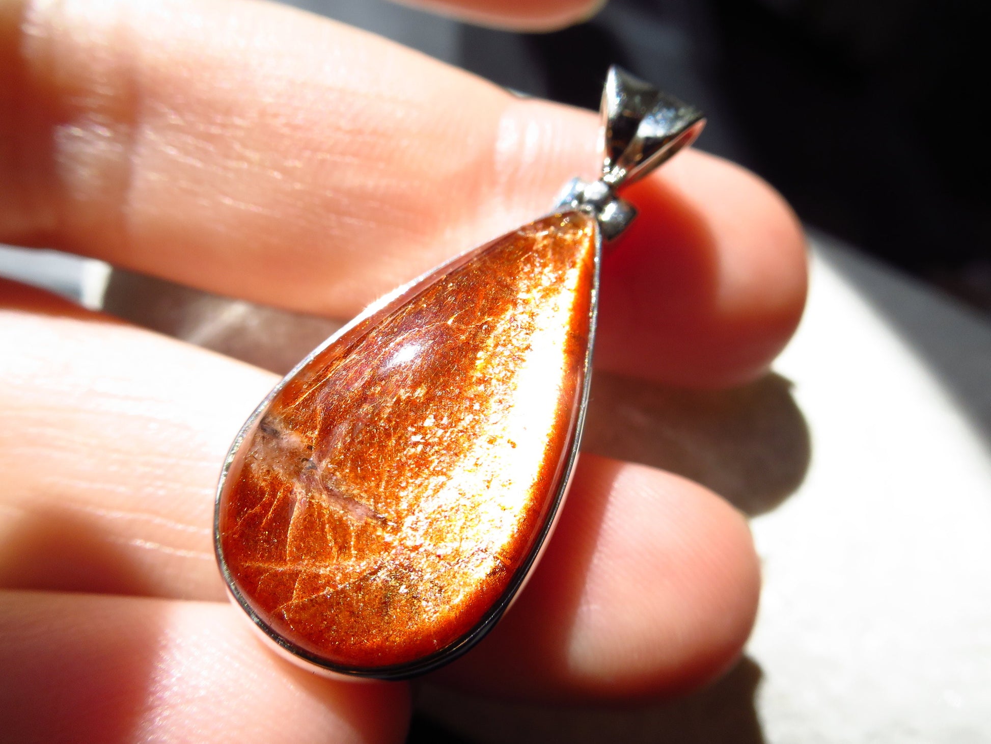 Strahlender Sonnenstein Anhänger orange Afrikanischer Sonnenstein Tansania gefasst 925 Sterling Silber Natur Edelstein Tropfen Cabochon