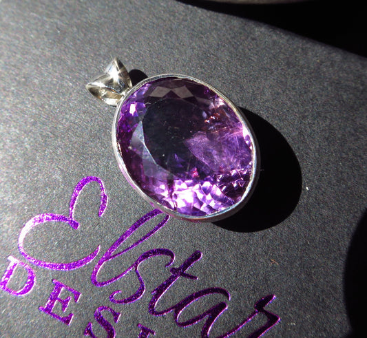 Facettierter Amethyst Anhänger gefasst in 925er-Sterlingsilber, lila Amethyst, Natur Edelstein-Anhänger unbehandelt