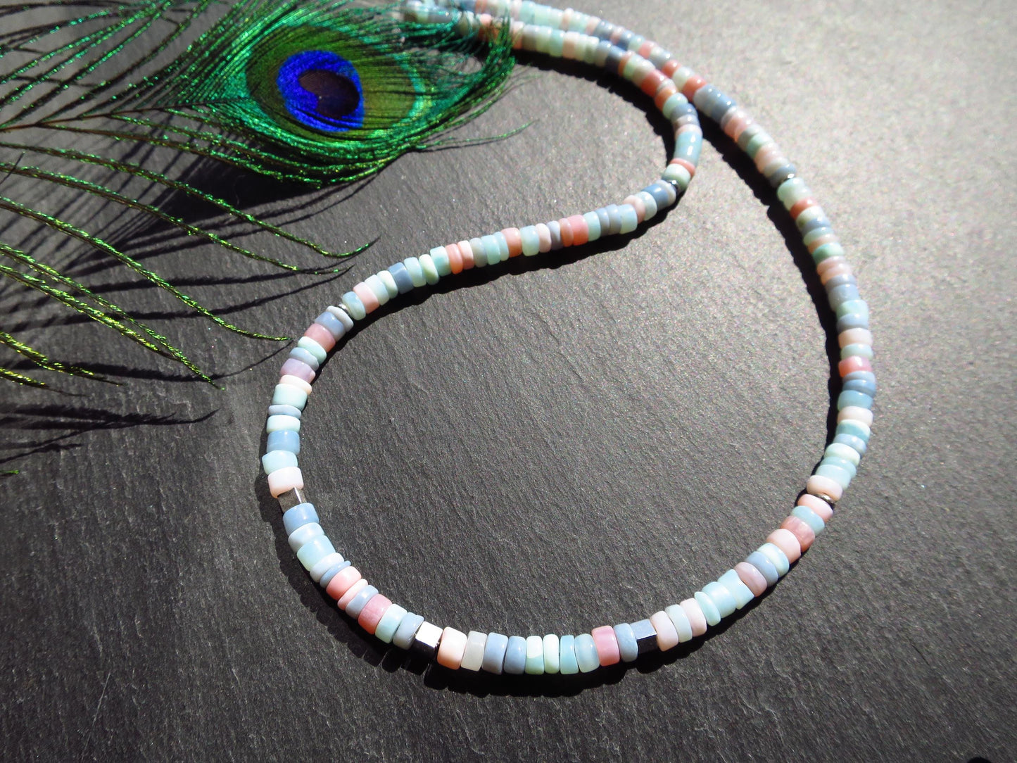 Lässige Retro Look Peru Opal Kette rosa und blau natur unbehandelt Rondelle Sterling Silber rhodiniert Verschluss Opal Collier Pastell Farbe