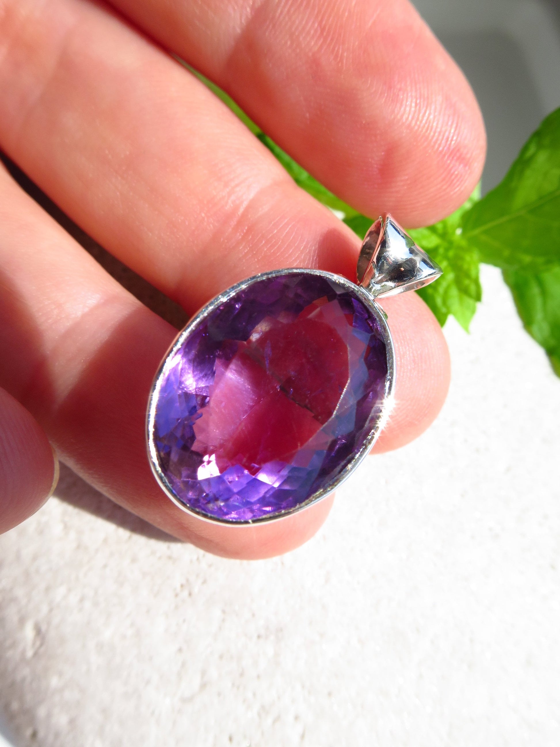 Facettierter Amethyst Anhänger gefasst in 925er-Sterlingsilber, lila Amethyst, Natur Edelstein-Anhänger unbehandelt