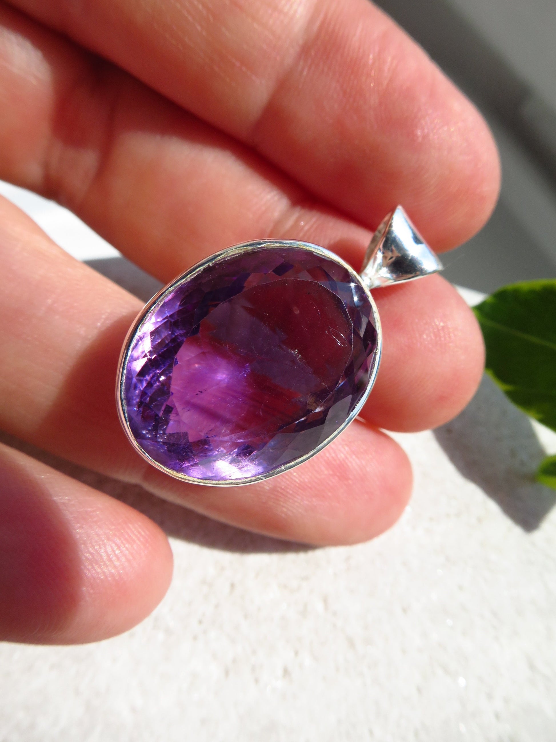 Facettierter Amethyst Anhänger gefasst in 925er-Sterlingsilber, lila Amethyst, Natur Edelstein-Anhänger unbehandelt