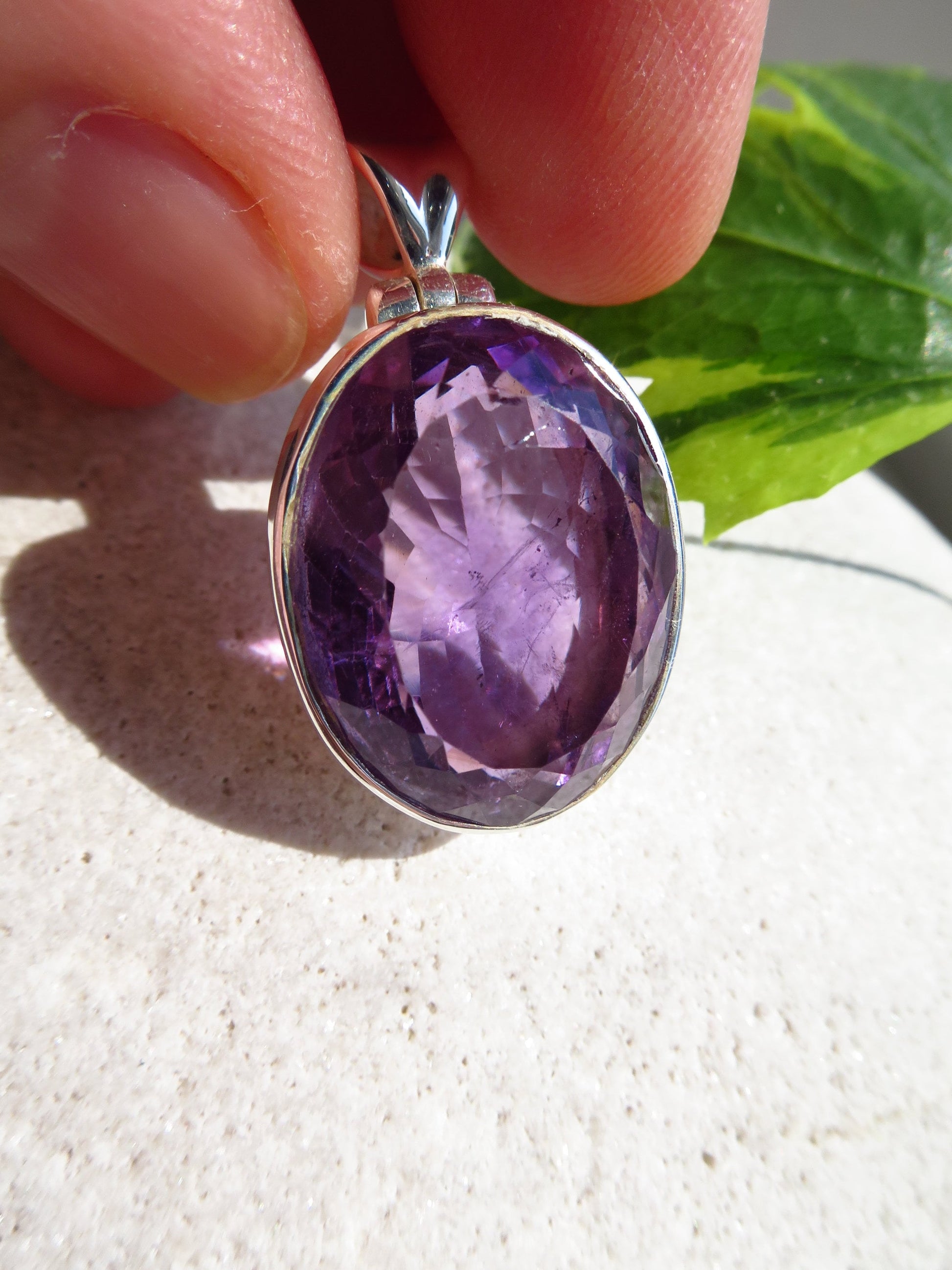 Facettierter Amethyst Anhänger gefasst in 925er-Sterlingsilber, lila Amethyst, Natur Edelstein-Anhänger unbehandelt