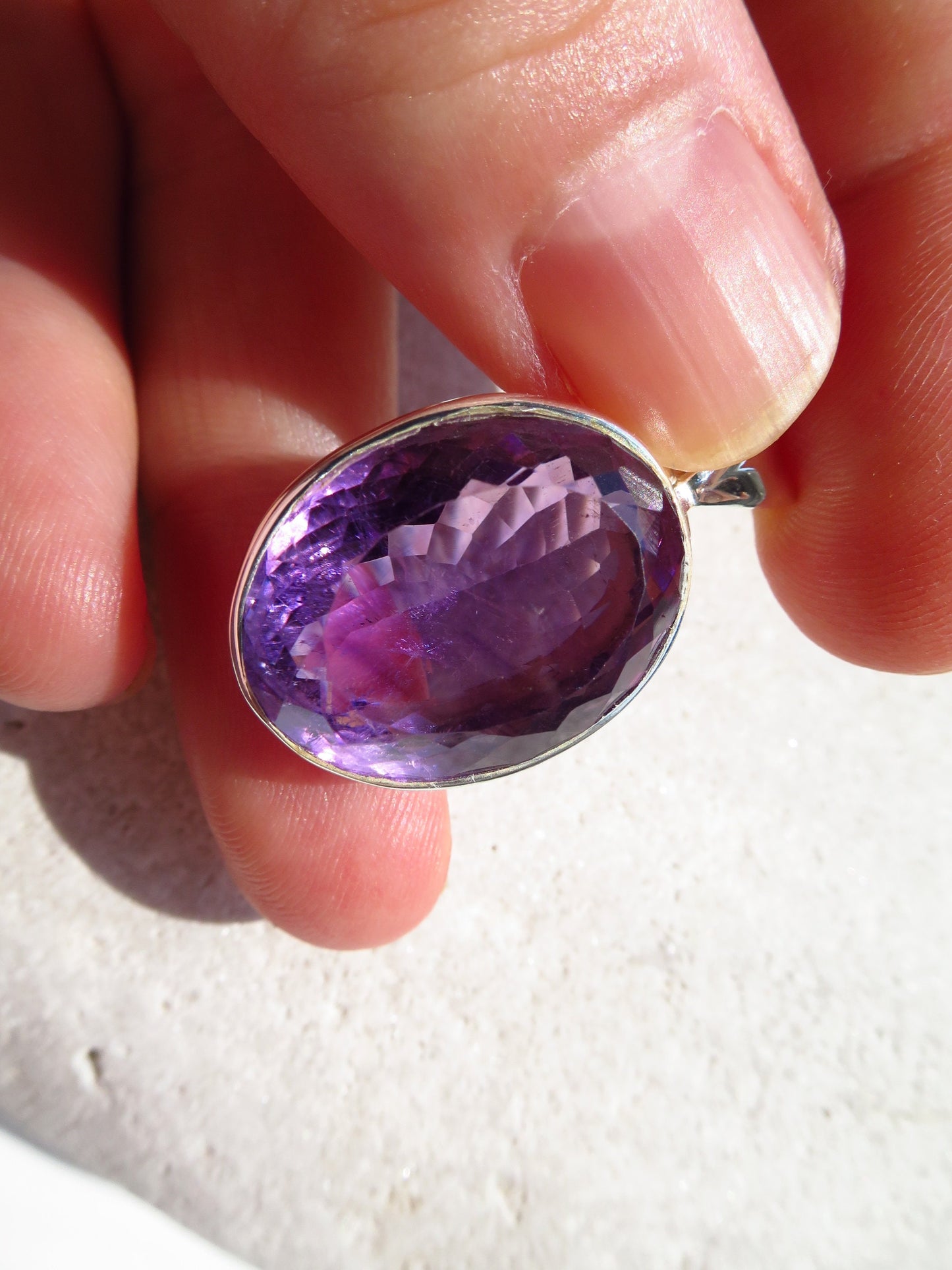 Facettierter Amethyst Anhänger gefasst in 925er-Sterlingsilber, lila Amethyst, Natur Edelstein-Anhänger unbehandelt