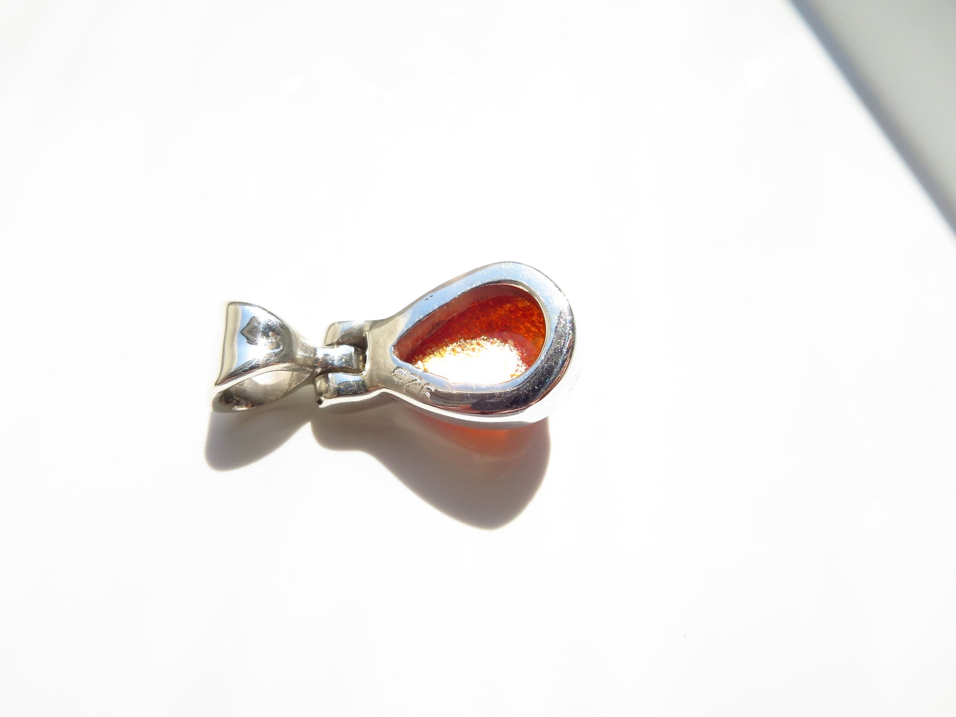 Strahlender Mini Sonnenstein Anhänger orange Afrikanischer Sonnenstein Tansania gefasst 925 Sterling Silber Natur Edelstein Tropfen Cabochon