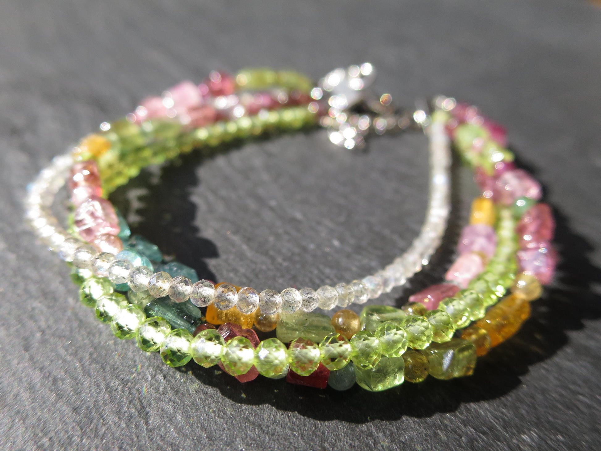 Buntes 4 reihiges Turmalin-Edelstein-Armband, wassermelonen Turmalin Peridot Labradorit natürlicher unbehandelter Edelstein