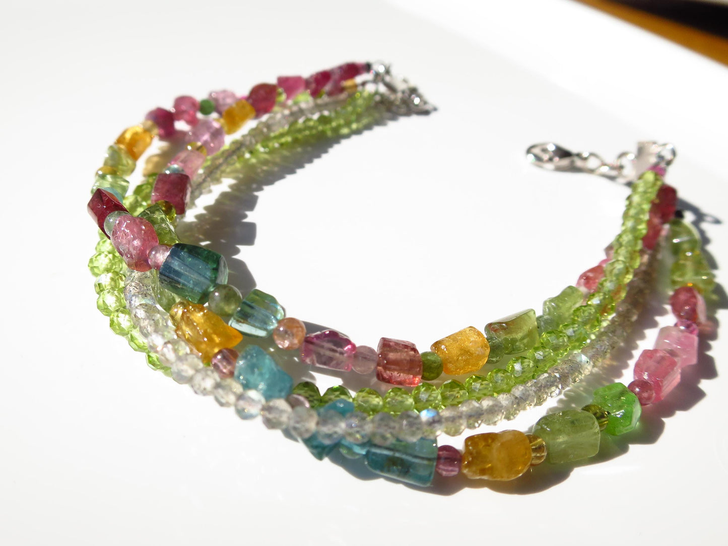 Buntes 4 reihiges Turmalin-Edelstein-Armband, wassermelonen Turmalin Peridot Labradorit natürlicher unbehandelter Edelstein