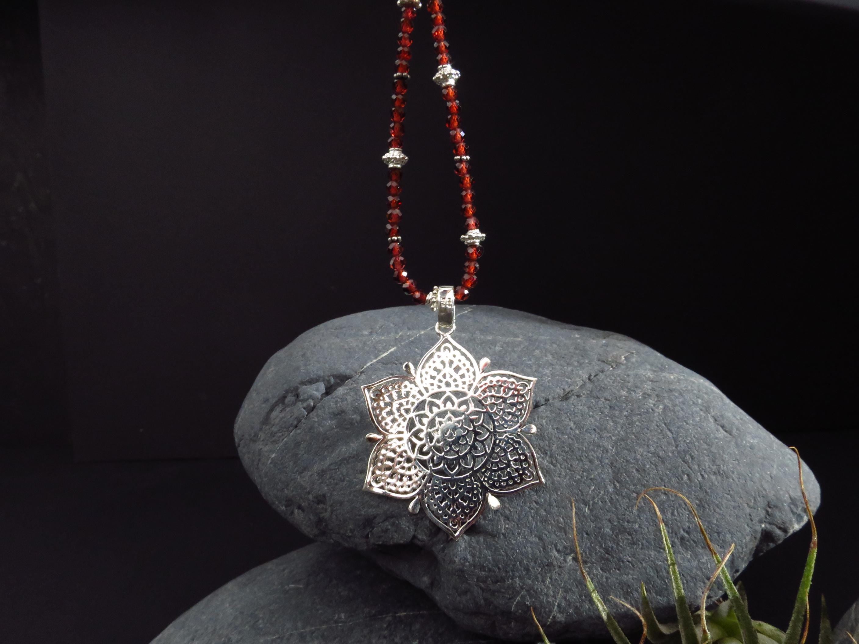 Granat Kette mit großem Mandala Anhänger 925 Silber