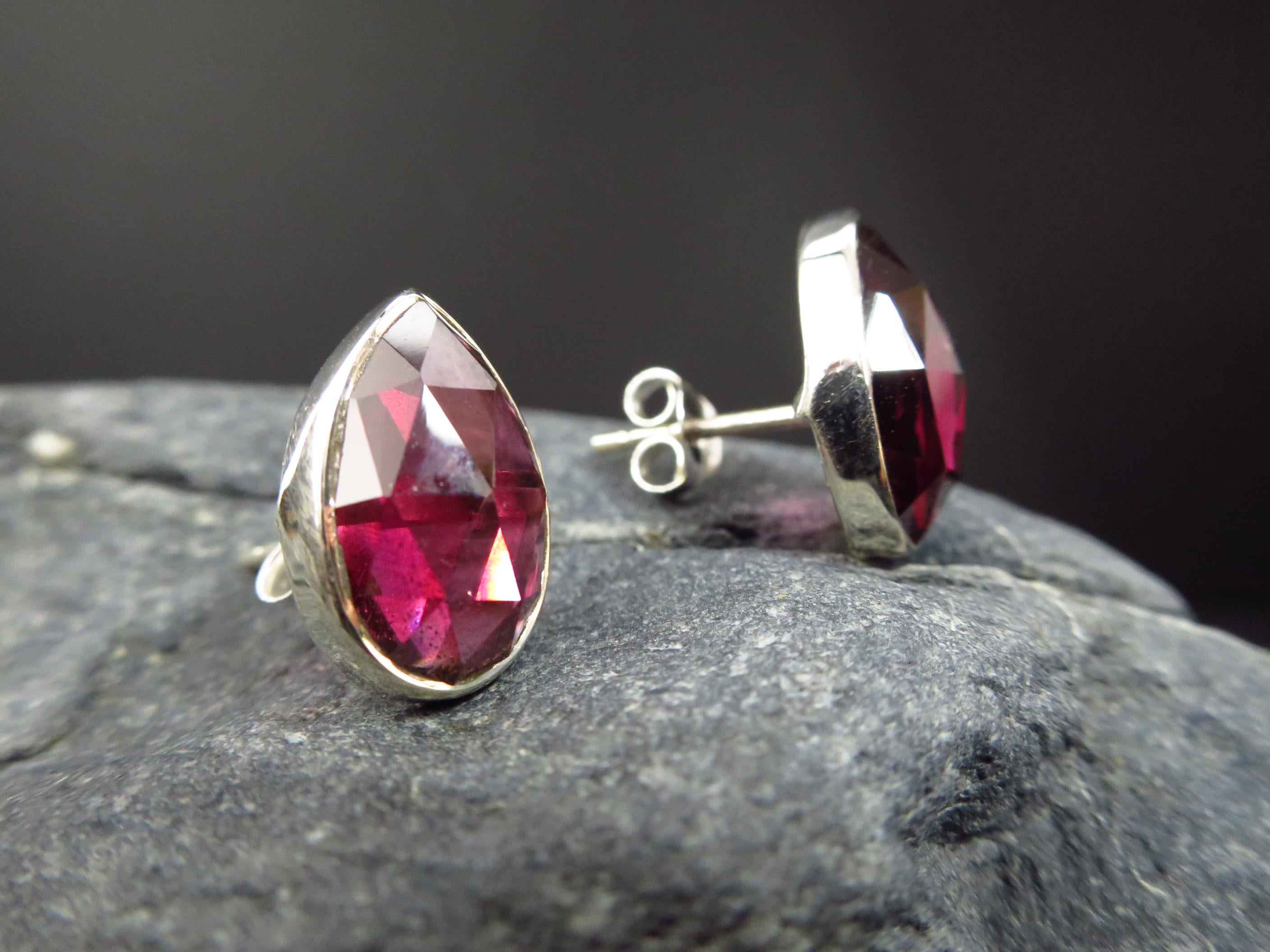 Granat Ohrstecker Silber Granat Rose cut Mosambik Granat Silber Ohrringe Granat Edelstein rot Granat Ohrstecker Natur Edelstein Unikat