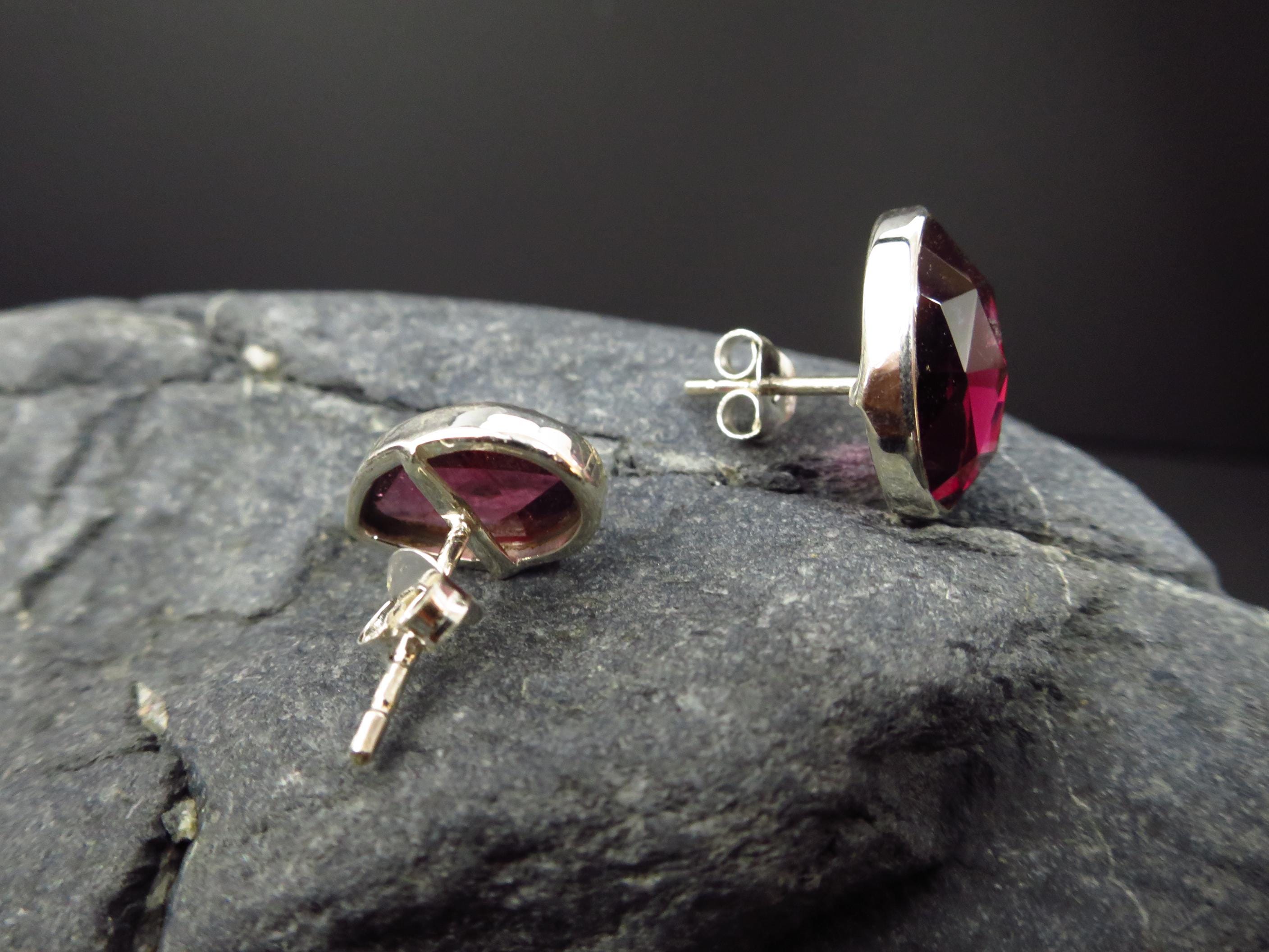 Granat Ohrstecker Silber Granat Rose cut Mosambik Granat Silber Ohrringe Granat Edelstein rot Granat Ohrstecker Natur Edelstein Unikat