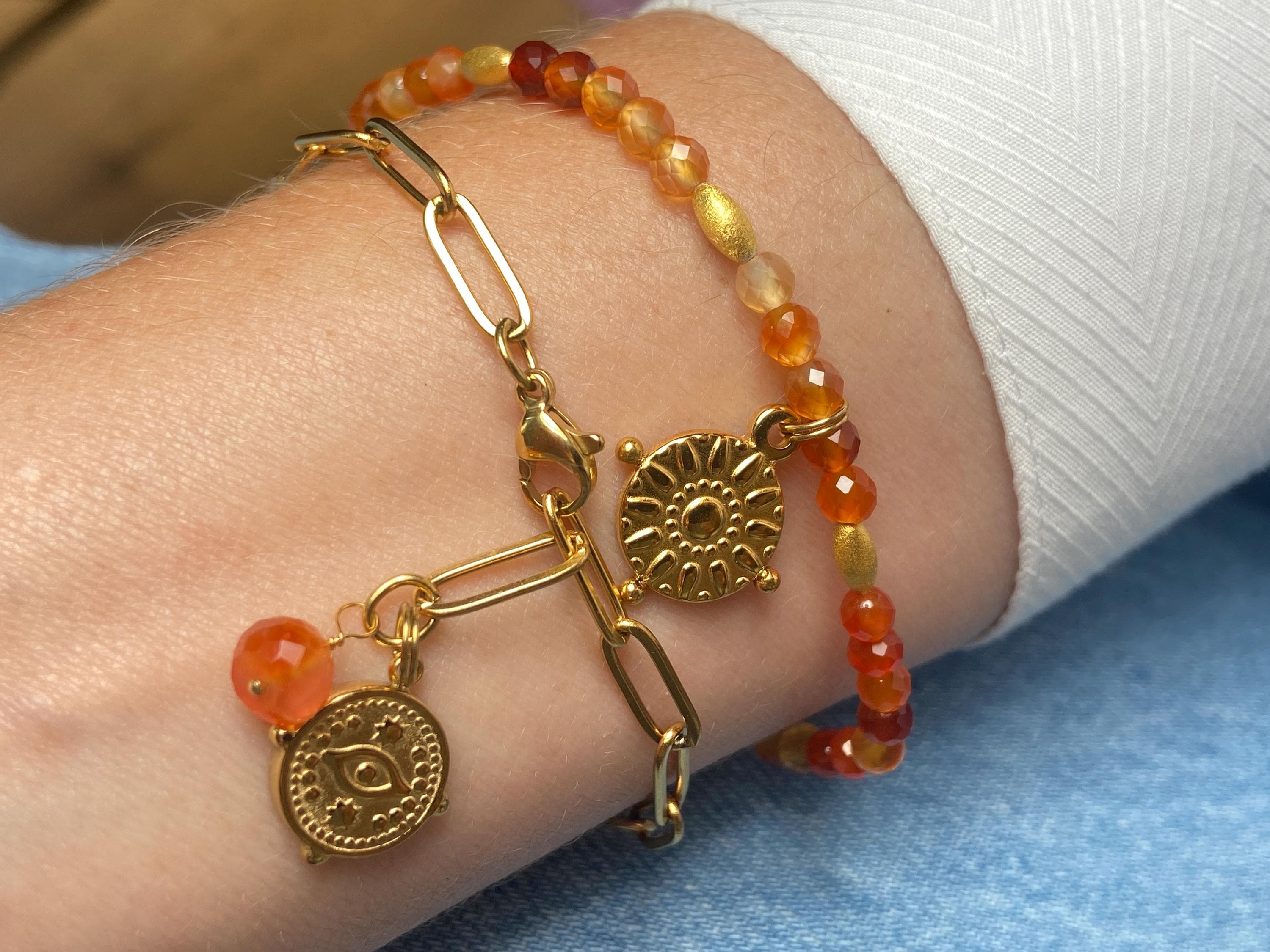 Karneol Edelstein Armband in Orange und Gold, Stapelarmband, bangle bracelet