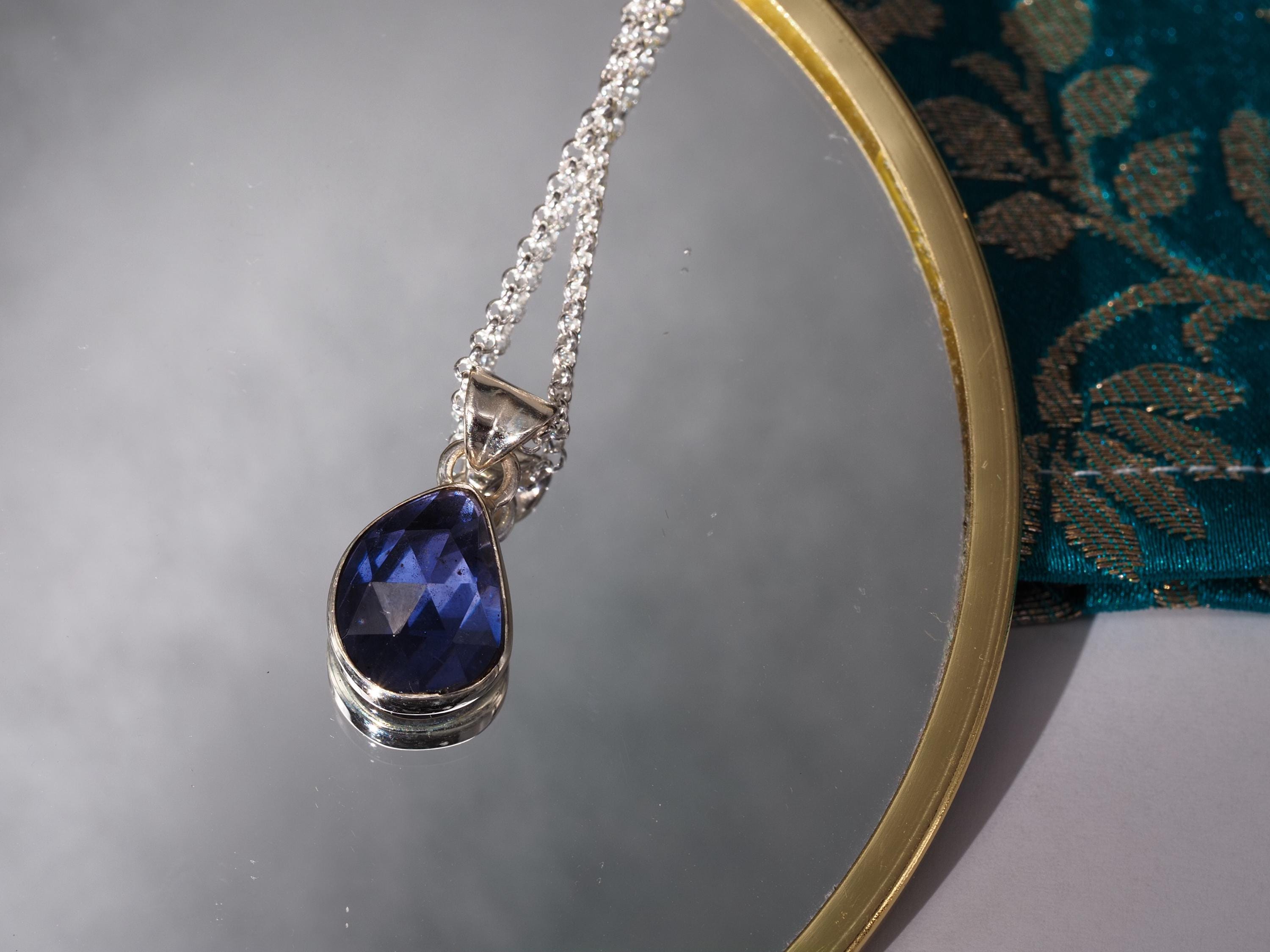 Anhänger Iolith – zierlicher Edelsteinanhänger Silber