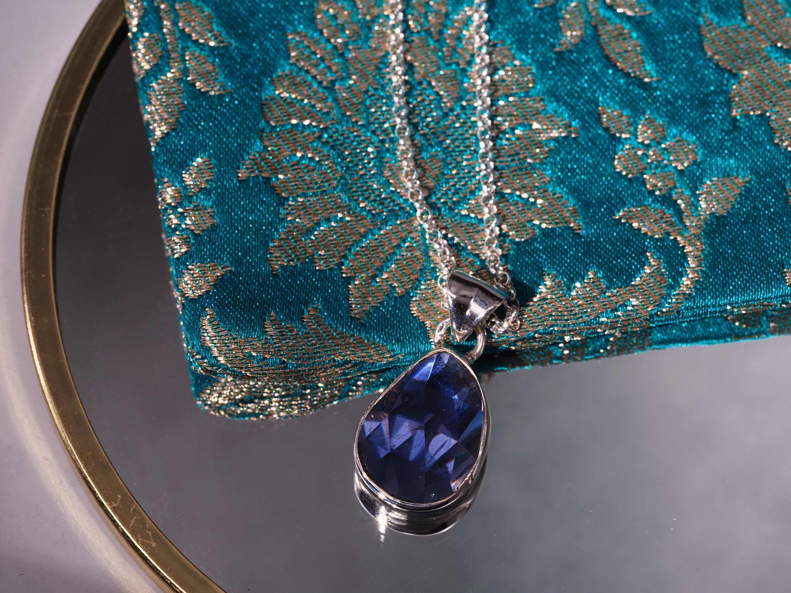 Anhänger Iolith – blauer Edelsteinanhänger Silber