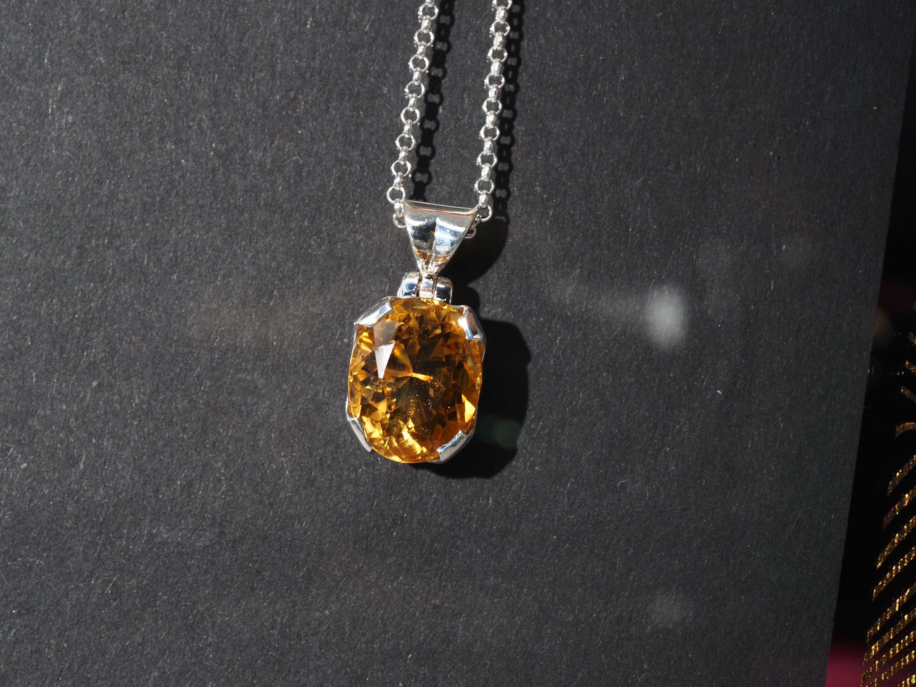 Citrin Anhänger gefasst in 925 Sterling Silber gelb