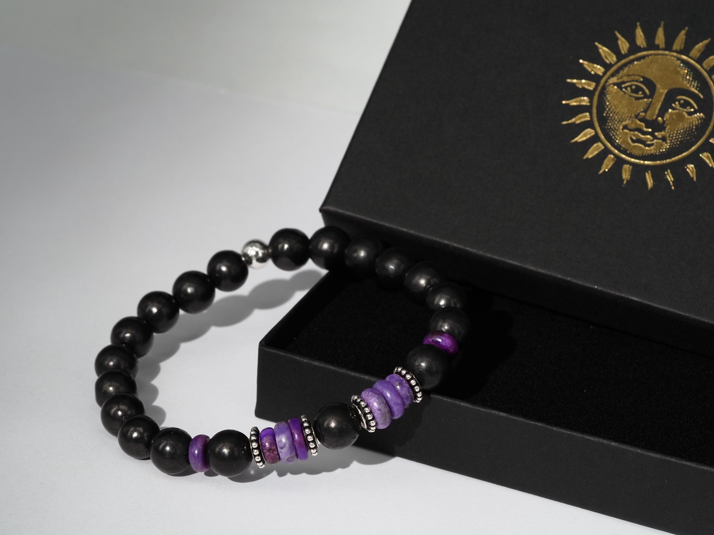 Sugilith Armband – edles Unisex-Armband aus seltenem lila Edelstein