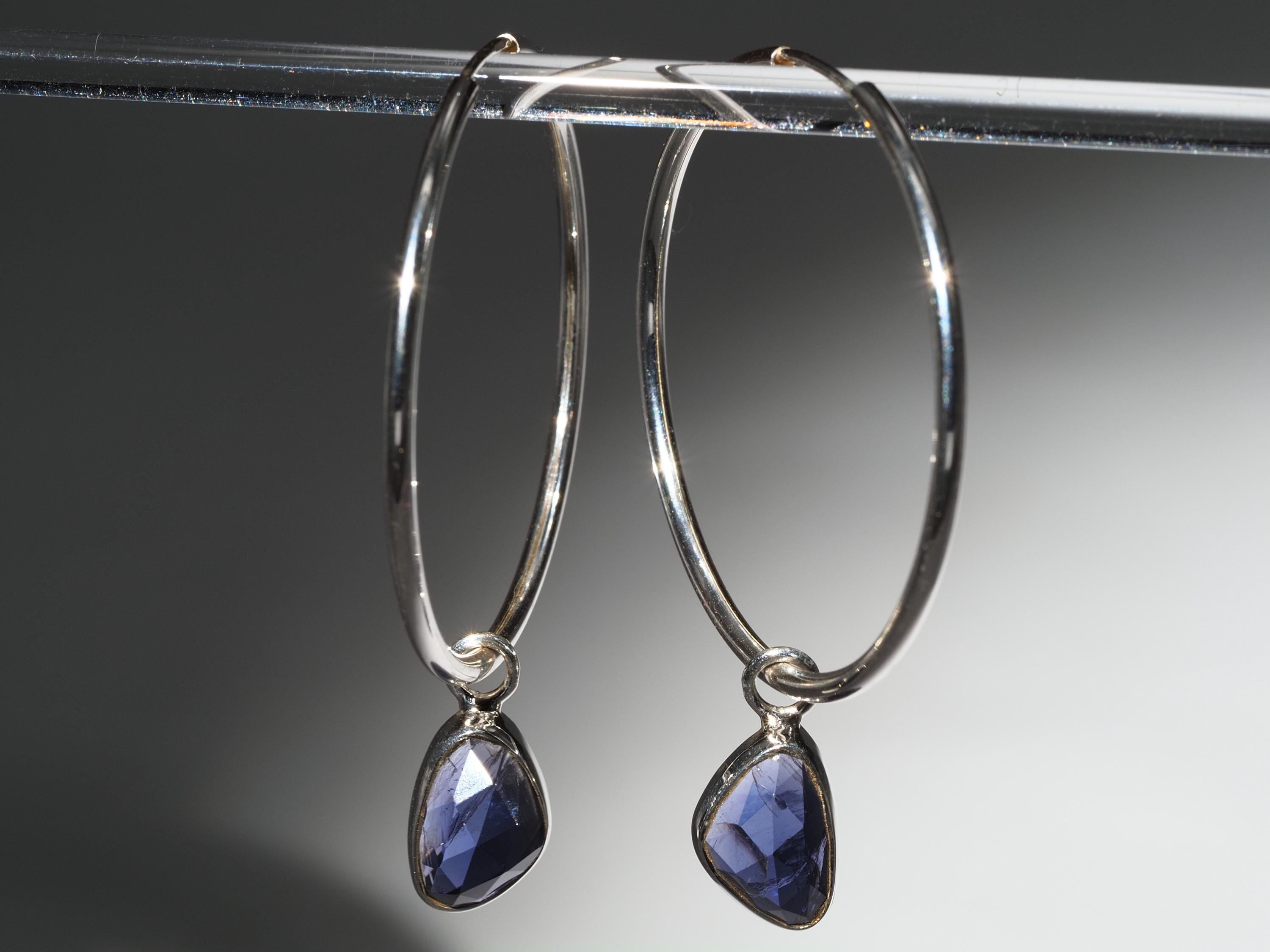 Iolith Silber Creolen Ohrringe mit mystische blaue Edelsteinen