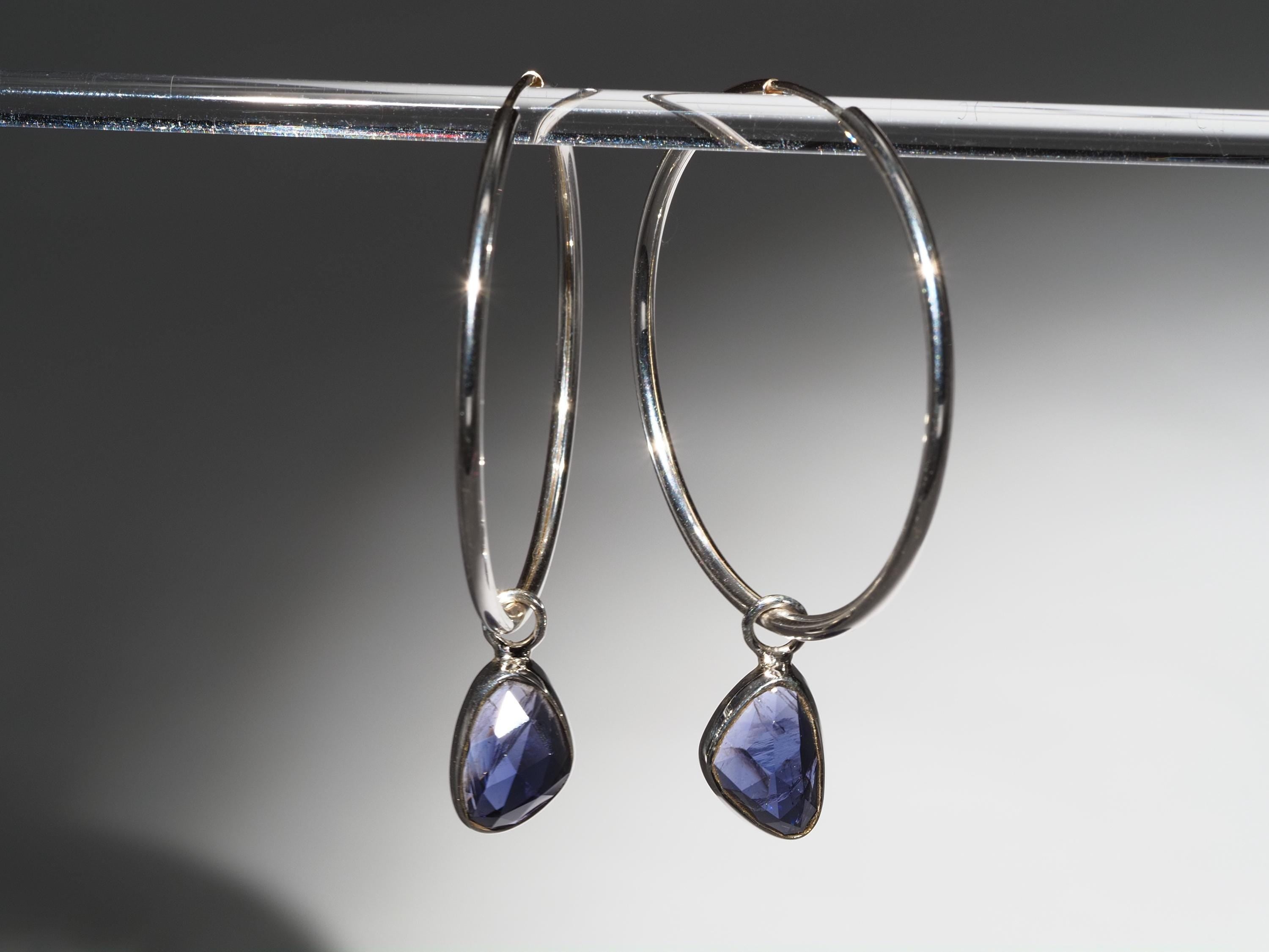 Iolith Silber Creolen Ohrringe mit mystische blaue Edelsteinen