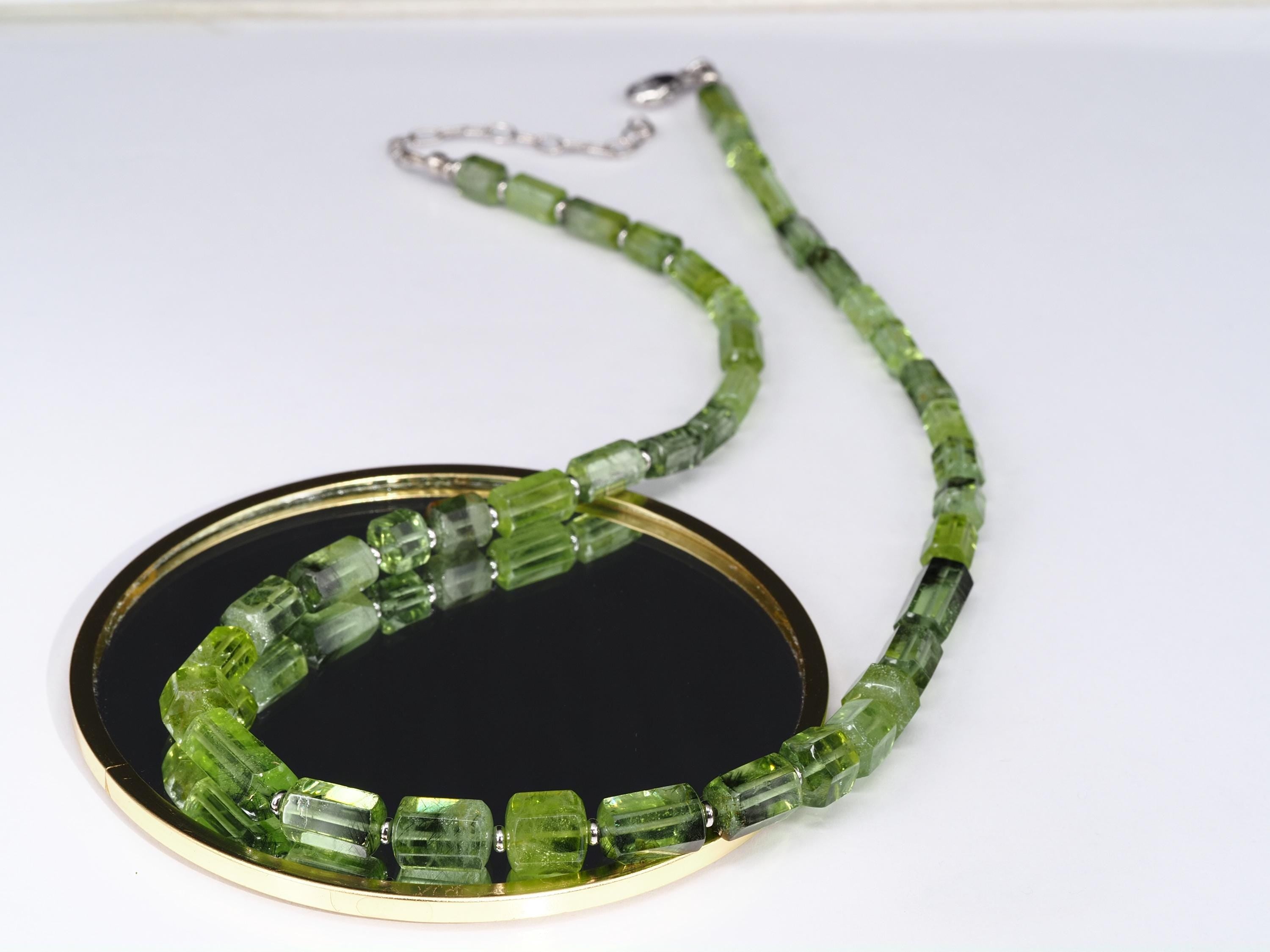 Einzigartige lange Peridot Kette in feinster Qualität