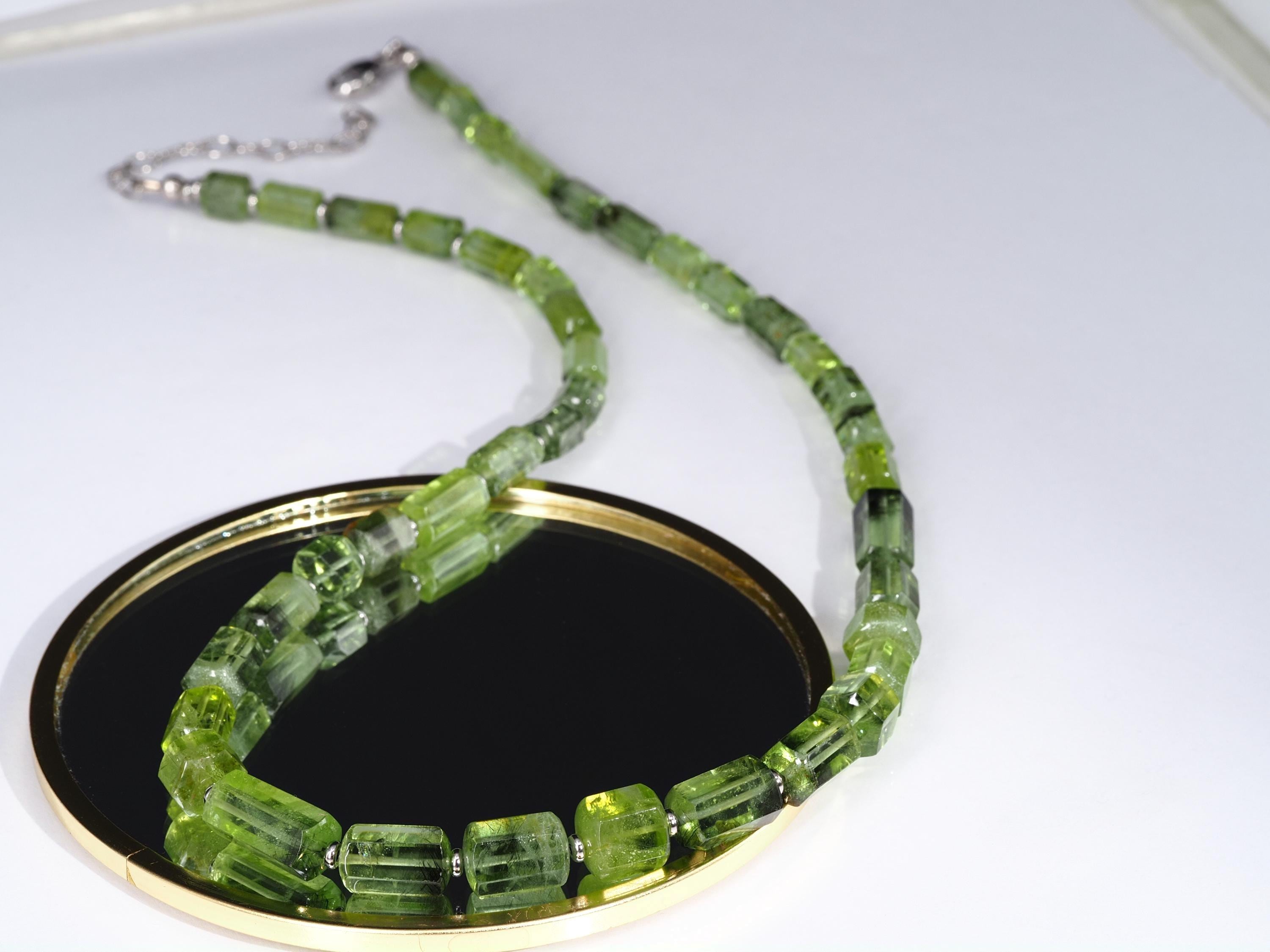 Einzigartige lange Peridot Kette in feinster Qualität