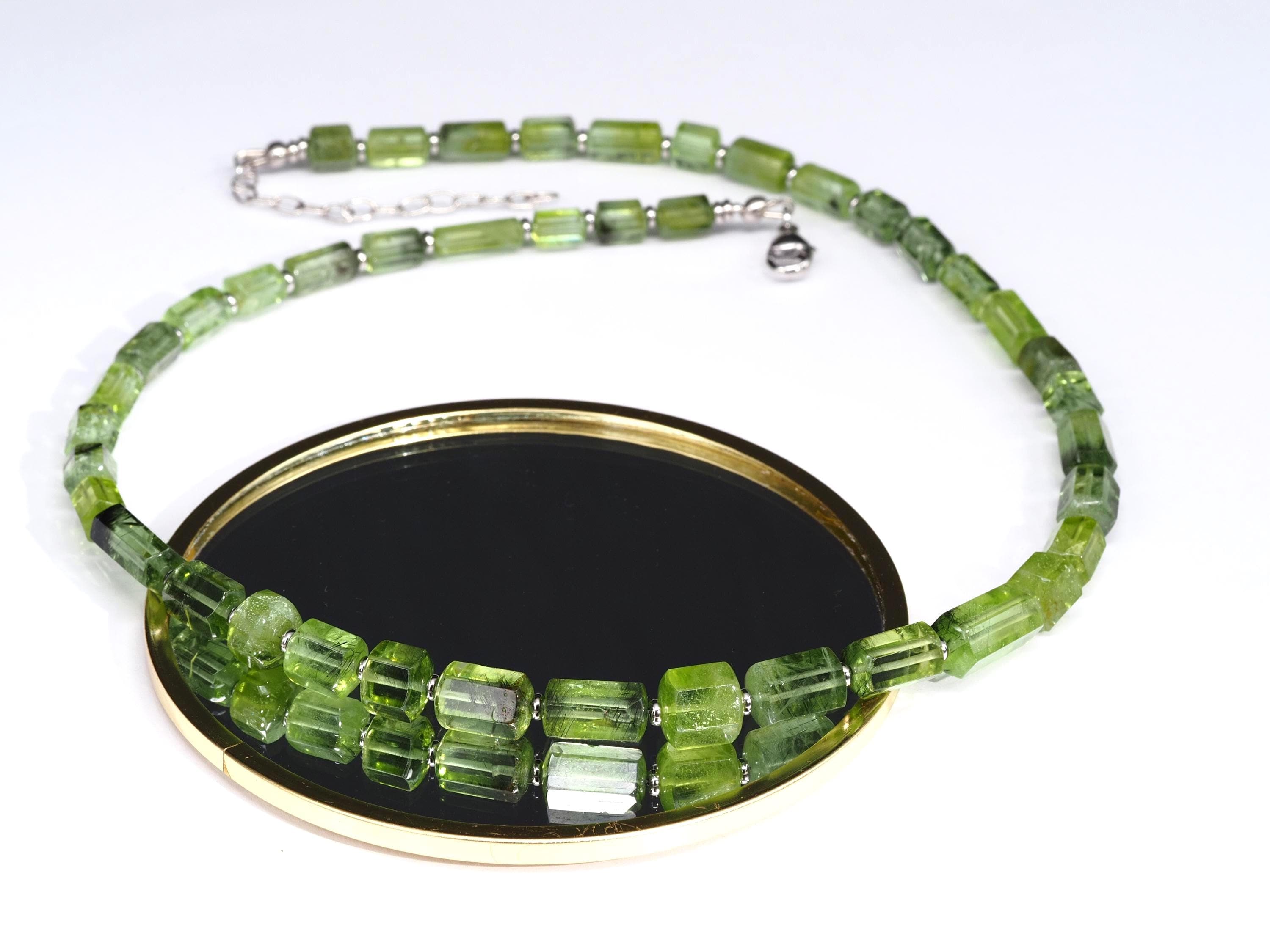 Einzigartige lange Peridot Kette in feinster Qualität