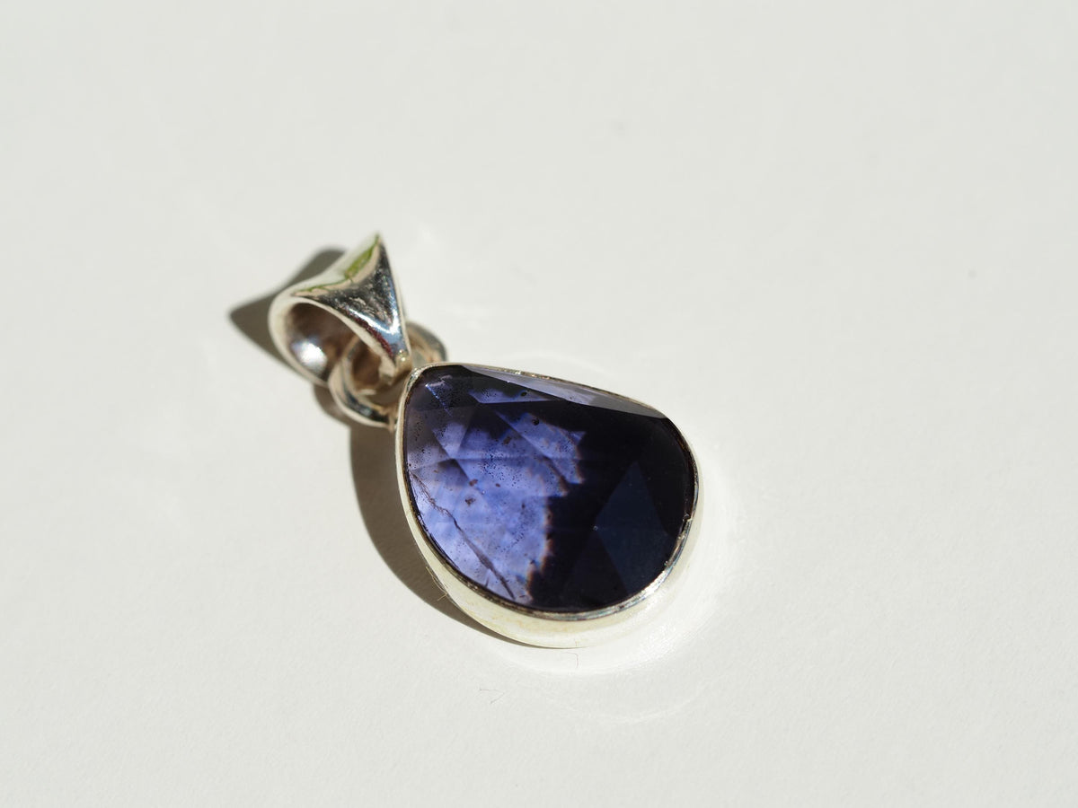 Anhänger Iolith – blauer Edelsteinanhänger Silber