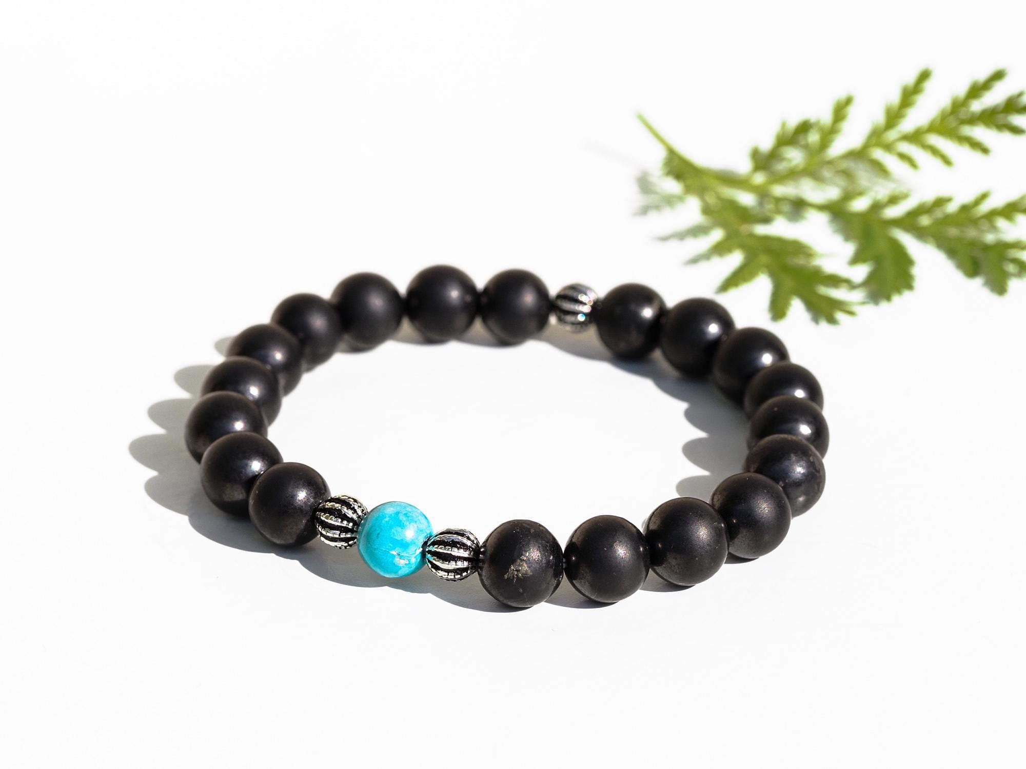 Flexibles Edelstein Armband mit Schungit, Turmalin, Sugilith und Türkis – Geschenk für Männer & Frauen