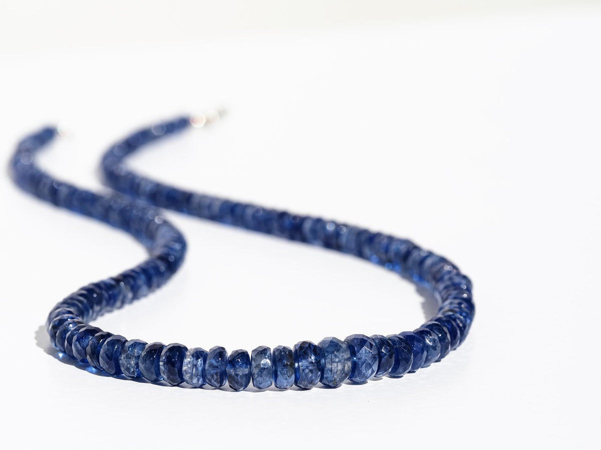 Kyanit Kette Top Qualität in fantastischem Blau lange Kette Handgefertigtes Unikat