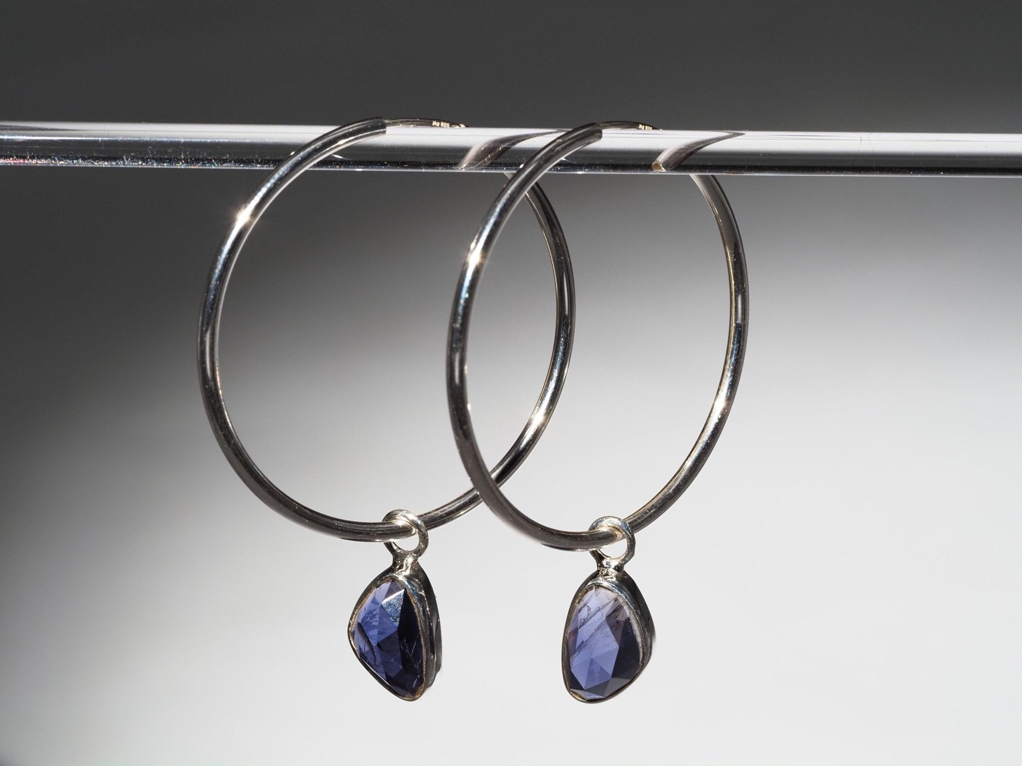 Iolith Silber Creolen Ohrringe mit mystische blaue Edelsteinen