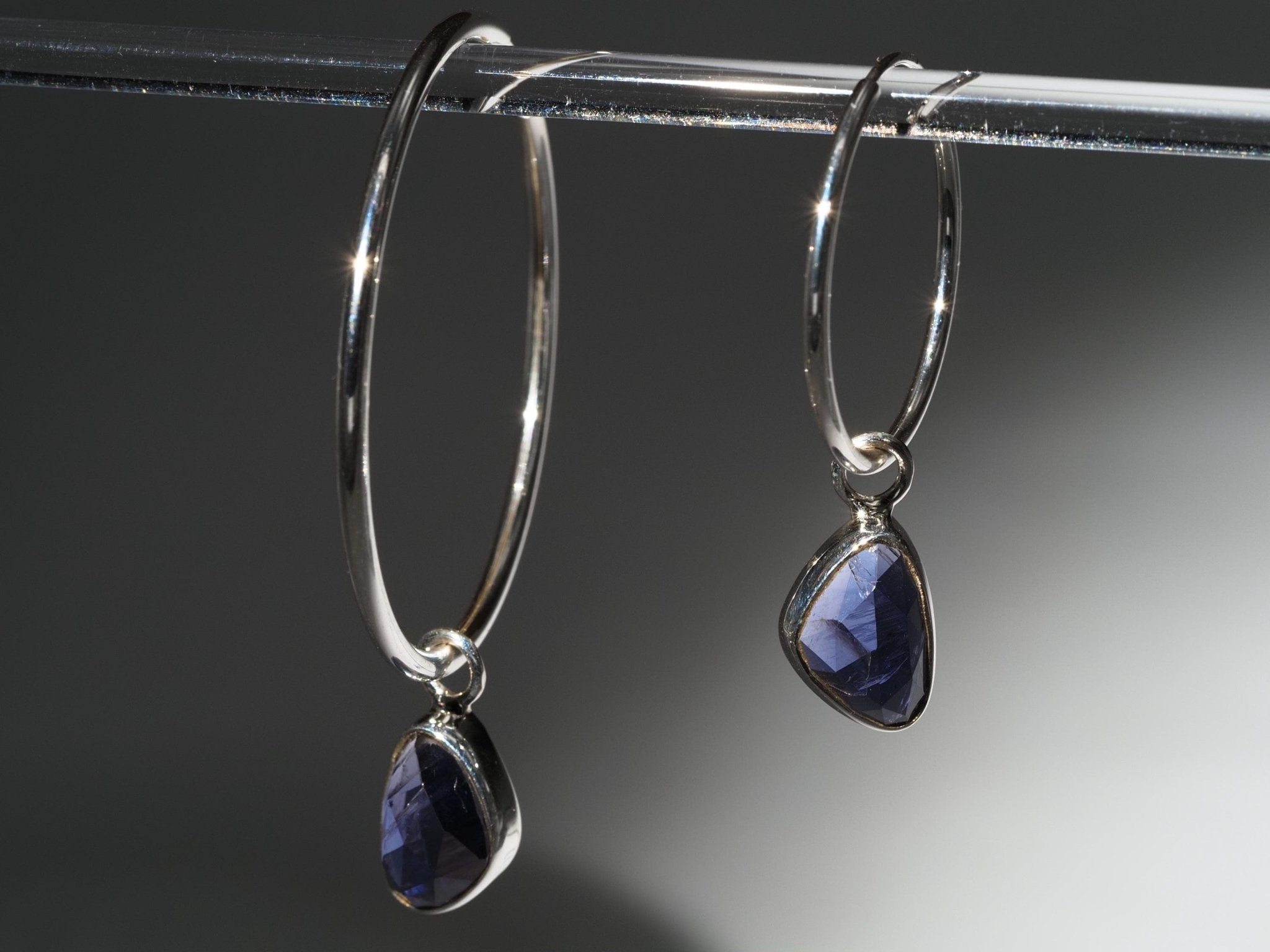 Iolith Silber Creolen Ohrringe mit mystische blaue Edelsteinen