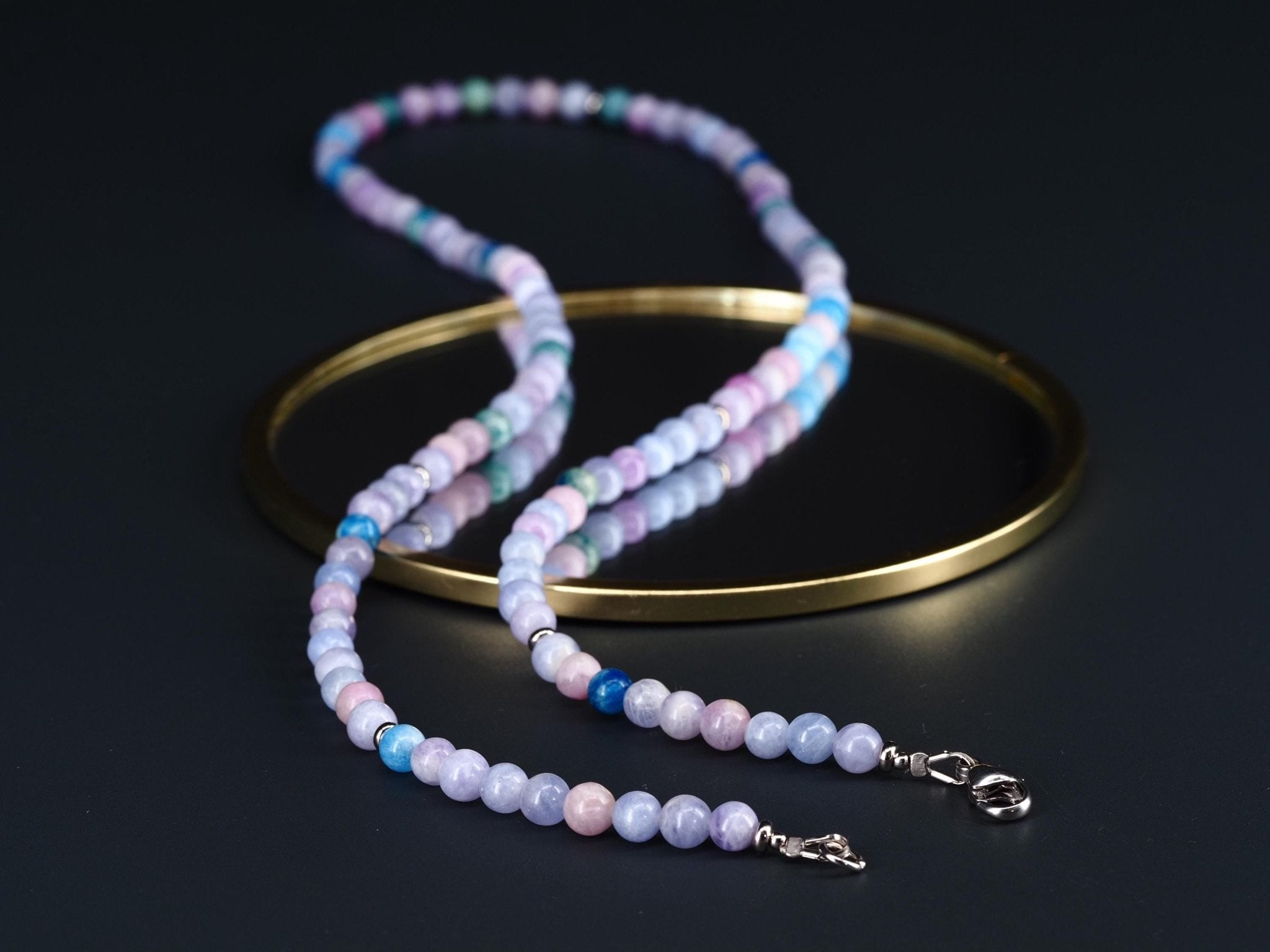 Mehrfarbige Hackmanit Halskette – UV - reaktiver Edelstein, naturbelassenes Einzelstück