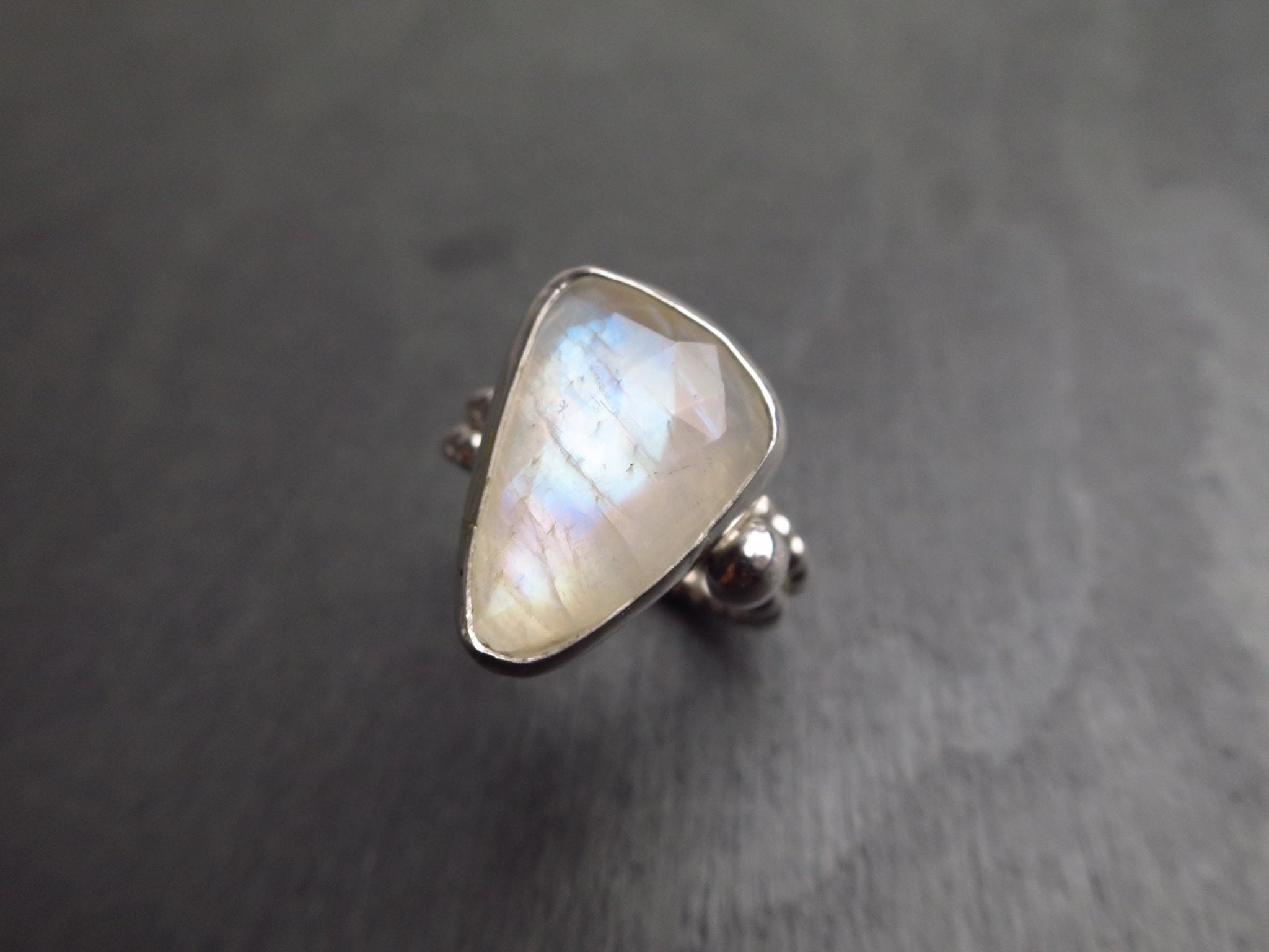 Mondstein Ring Silber Statement Mondstein Ring Freundschaft Labradorit Ring Regenbogen Mondstein Rose cut Ring Cabochon Edelstein Boho Ring