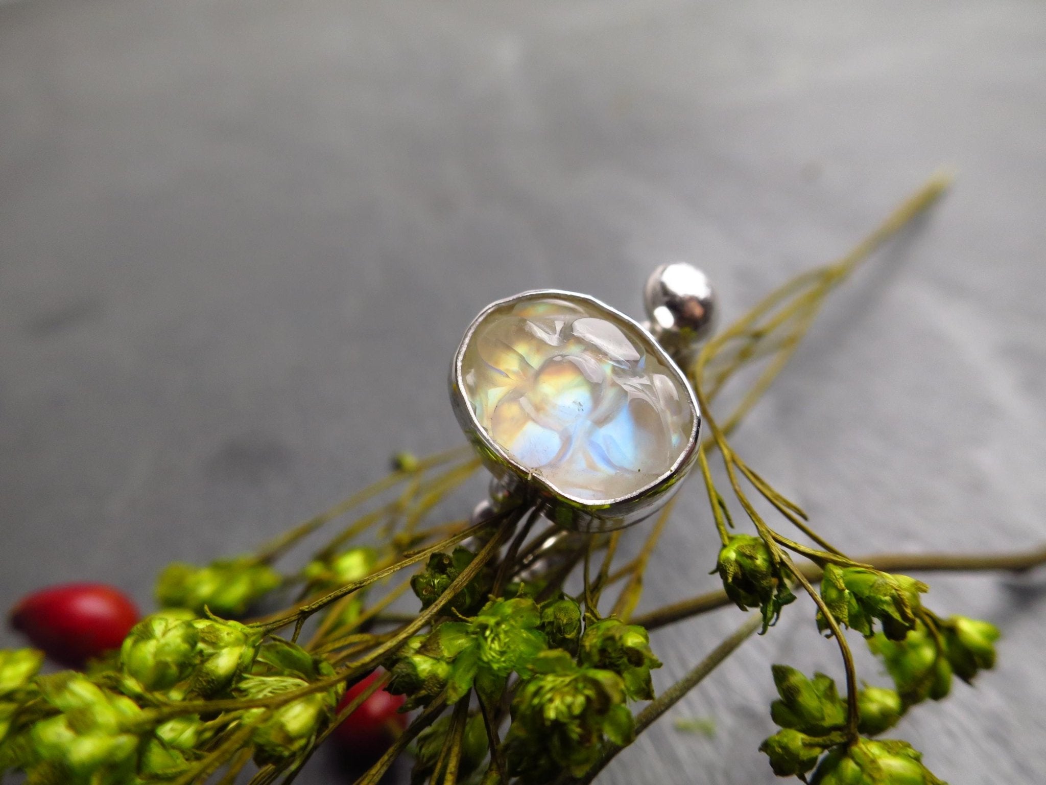 Mondstein Silber Ring Mondstein Blume gravierter Ring Cabochon Silber Mondstein Ring Regenbogen Mondstein Cabochon Unikat Statement Ring