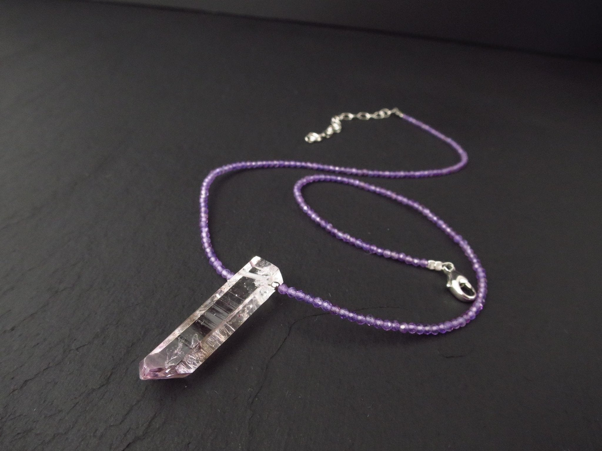 Namibia Amethyst Anhänger Goboboseb mit Amethyst Kette