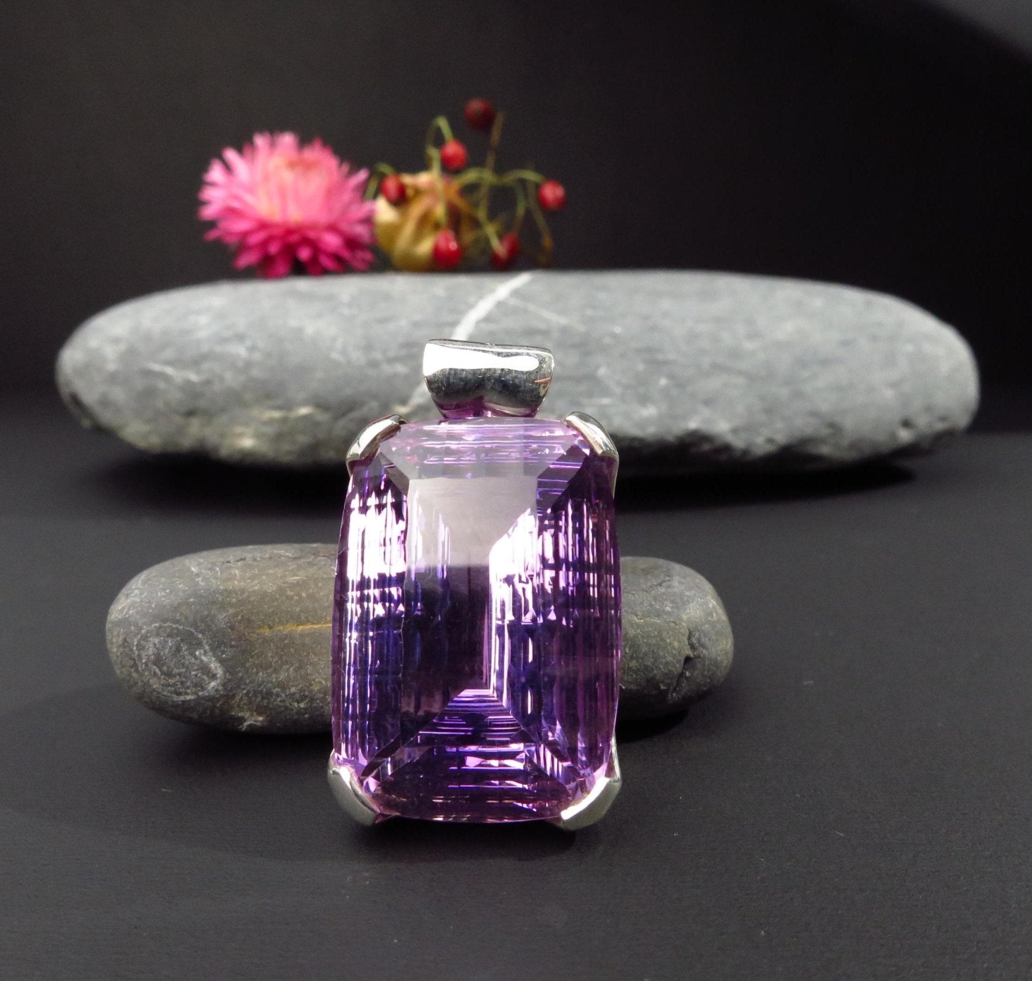 Natur Amethyst Anhänger konkav gefasst in 925 Silber