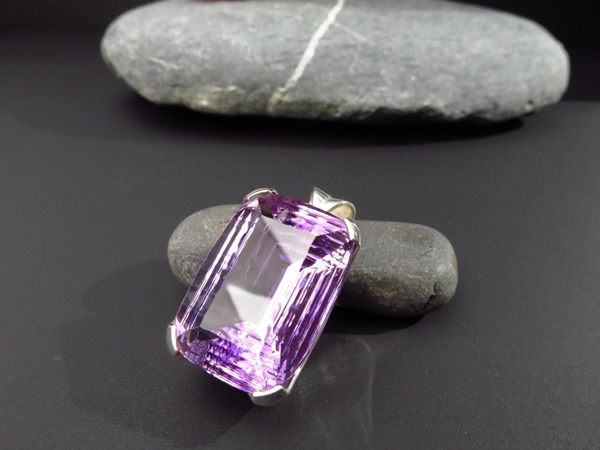 Natur Amethyst Anhänger konkav gefasst in 925 Silber